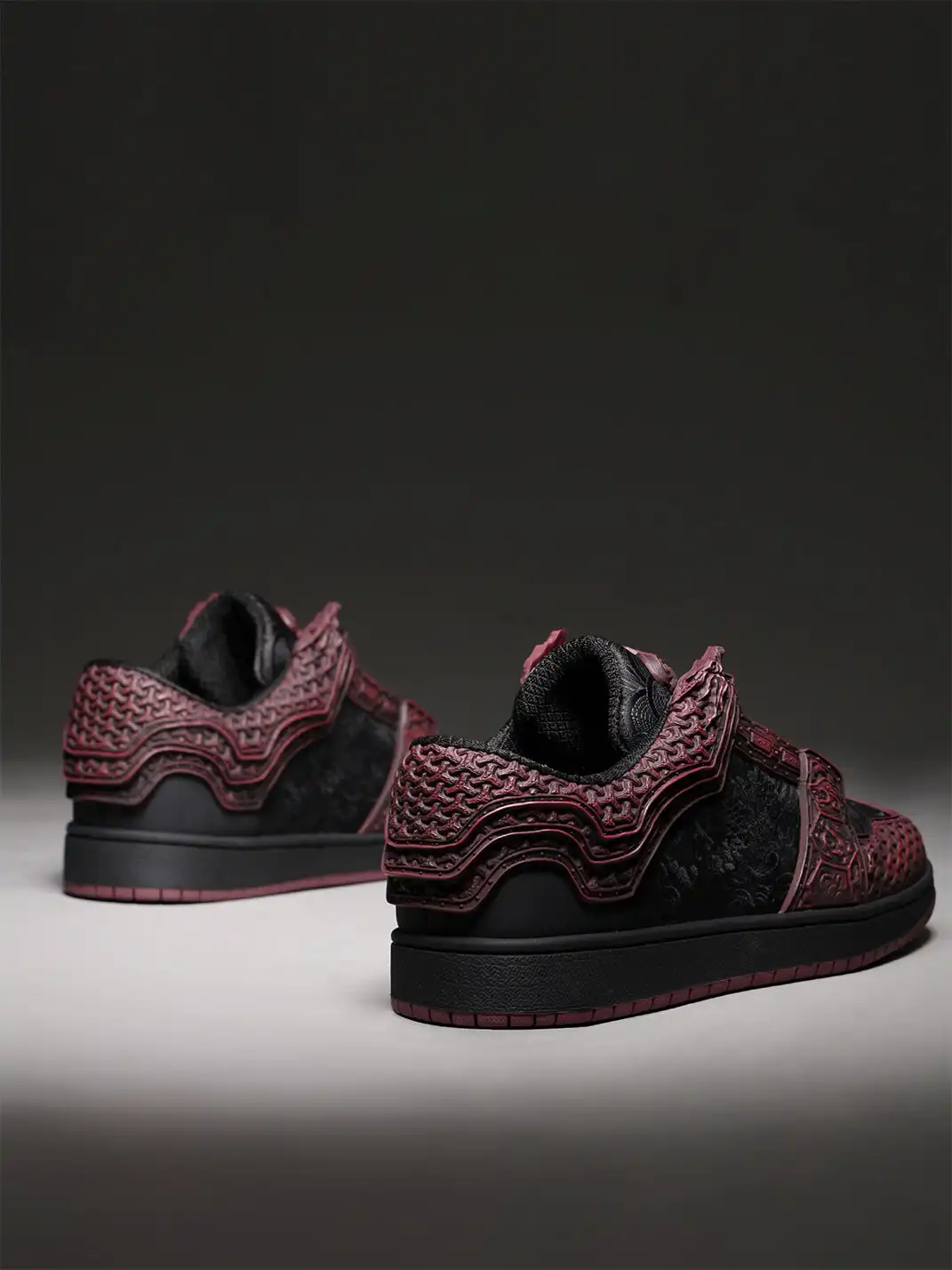 SGSX | Jin Yi Wei 3D Embossed Low-Top Sneakers