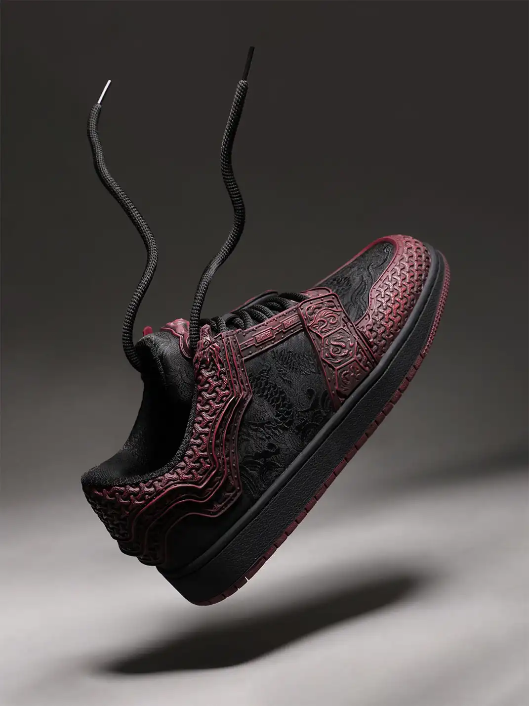 SGSX | Jin Yi Wei 3D Embossed Low-Top Sneakers