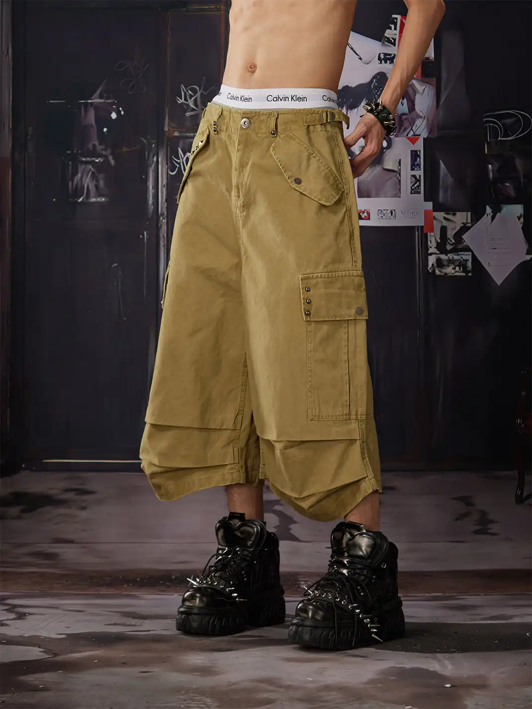 NOMANIAI | Bronze Rivet Flap Pleated Multi-pocket Seven-point Pants