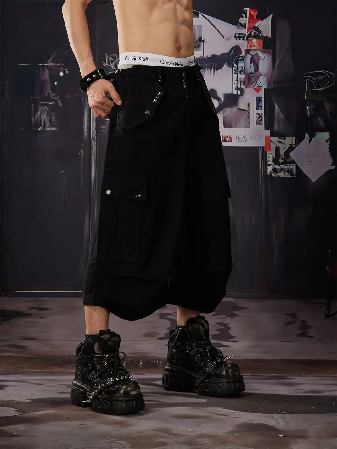 NOMANIAI | Bronze Rivet Flap Pleated Multi-pocket Seven-point Pants