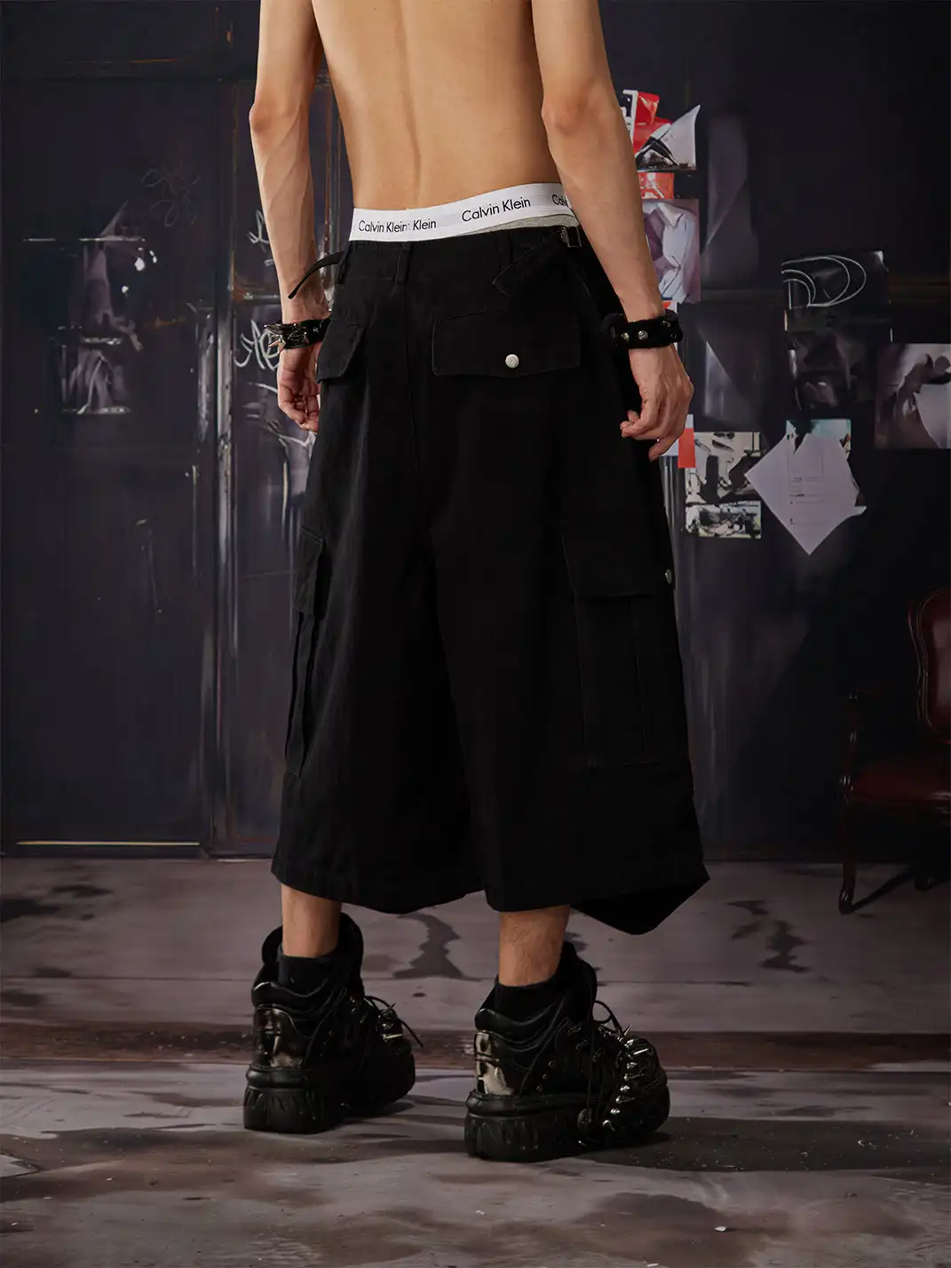 NOMANIAI | Bronze Rivet Flap Pleated Multi-pocket Seven-point Pants