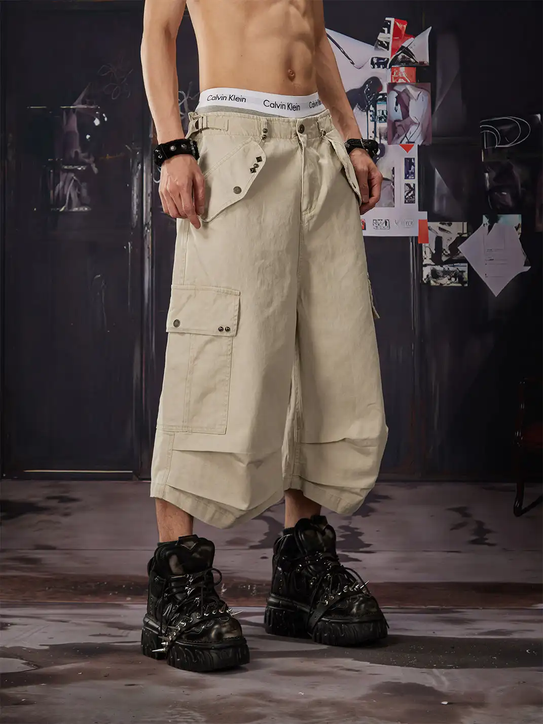 NOMANIAI | Bronze Rivet Flap Pleated Multi-pocket Seven-point Pants