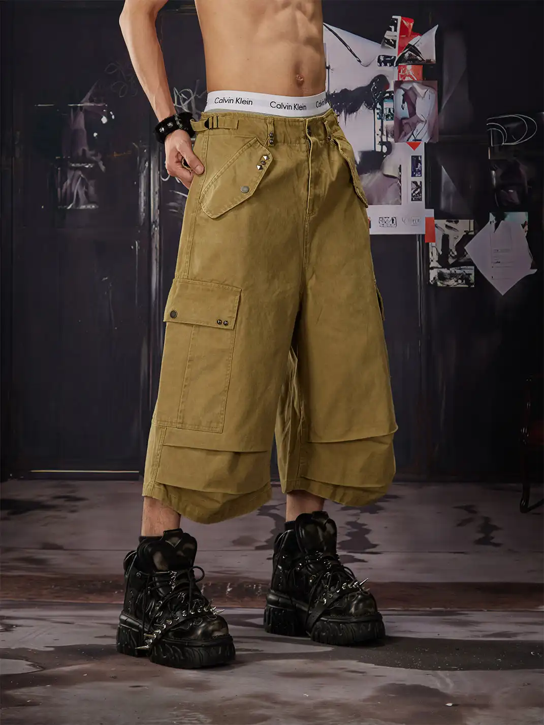 NOMANIAI | Bronze Rivet Flap Pleated Multi-pocket Seven-point Pants
