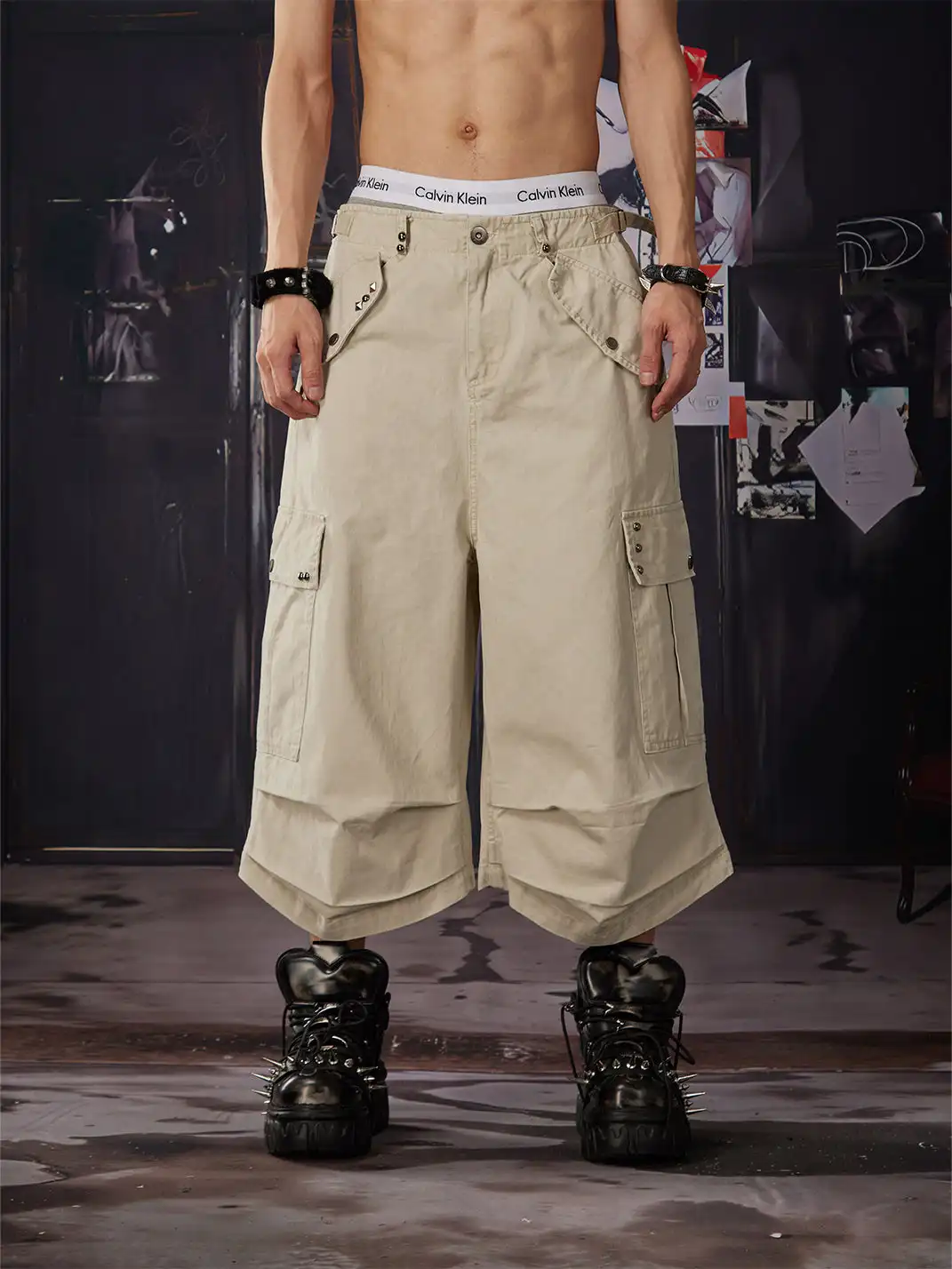 NOMANIAI | Bronze Rivet Flap Pleated Multi-pocket Seven-point Pants