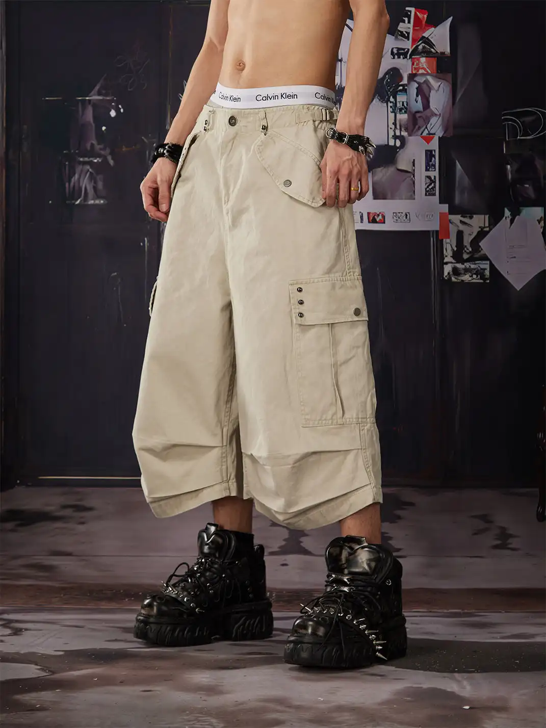 NOMANIAI | Bronze Rivet Flap Pleated Multi-pocket Seven-point Pants