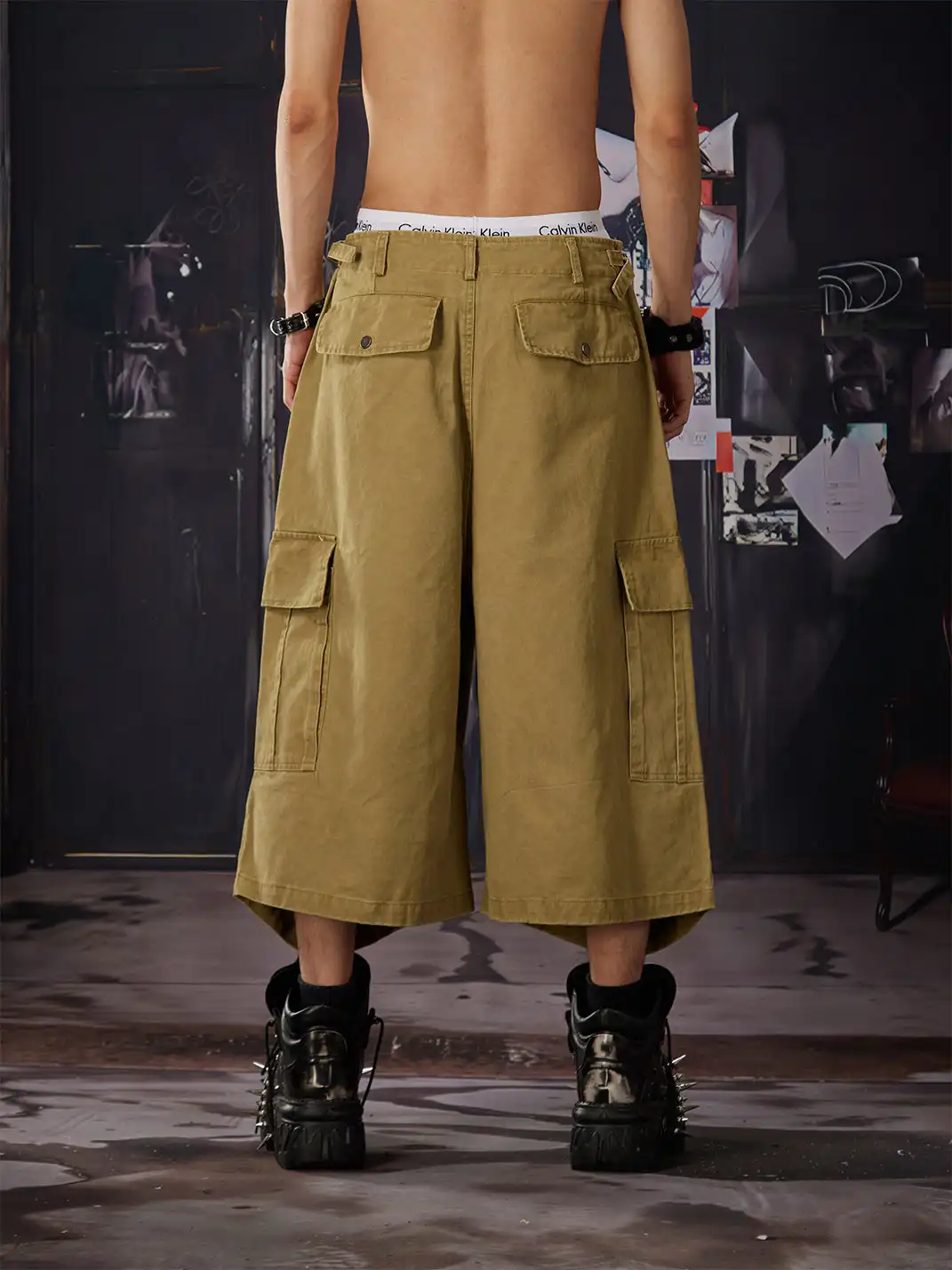 NOMANIAI | Bronze Rivet Flap Pleated Multi-pocket Seven-point Pants