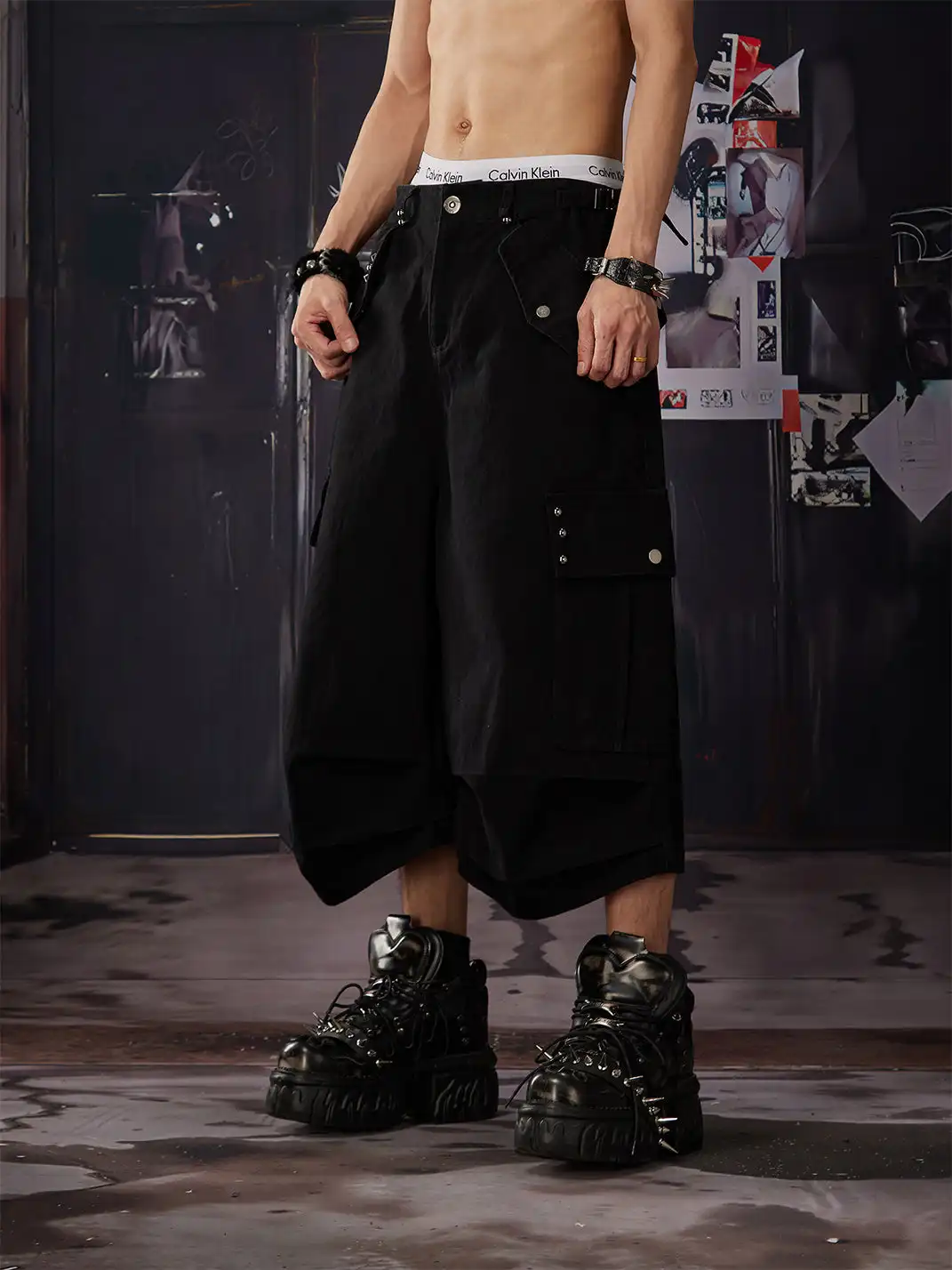 NOMANIAI | Bronze Rivet Flap Pleated Multi-pocket Seven-point Pants