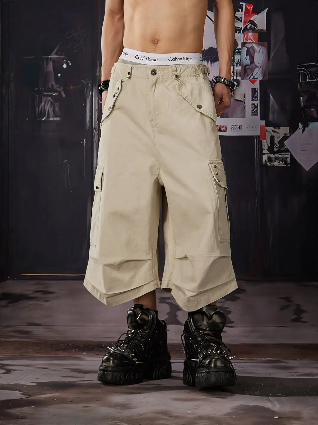 NOMANIAI | Bronze Rivet Flap Pleated Multi-pocket Seven-point Pants