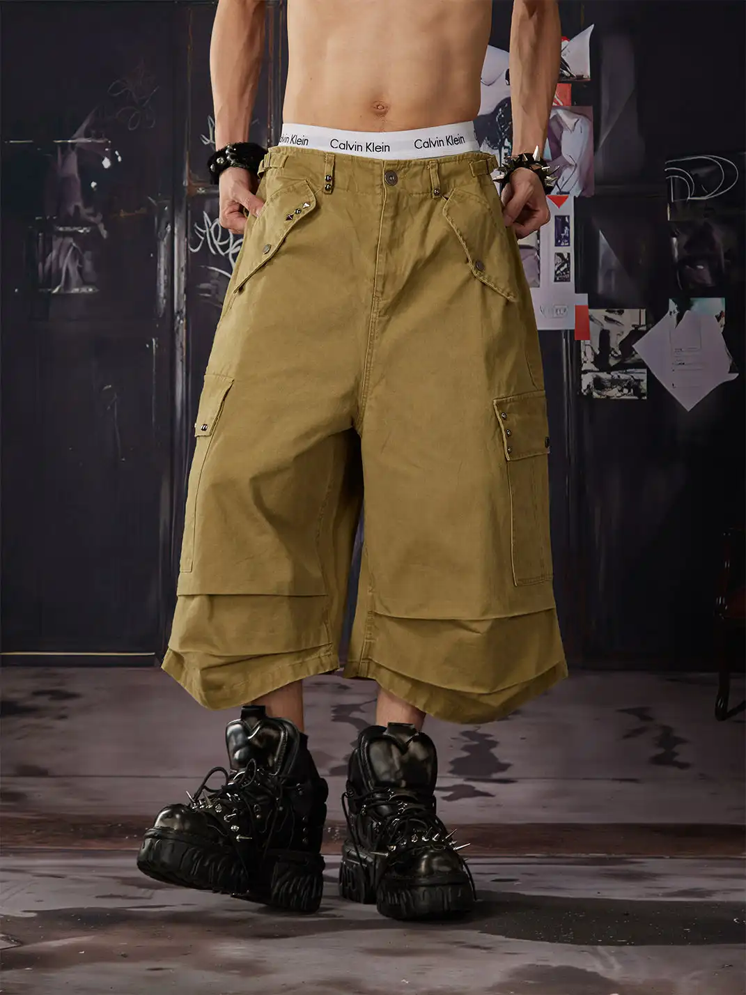 NOMANIAI | Bronze Rivet Flap Pleated Multi-pocket Seven-point Pants