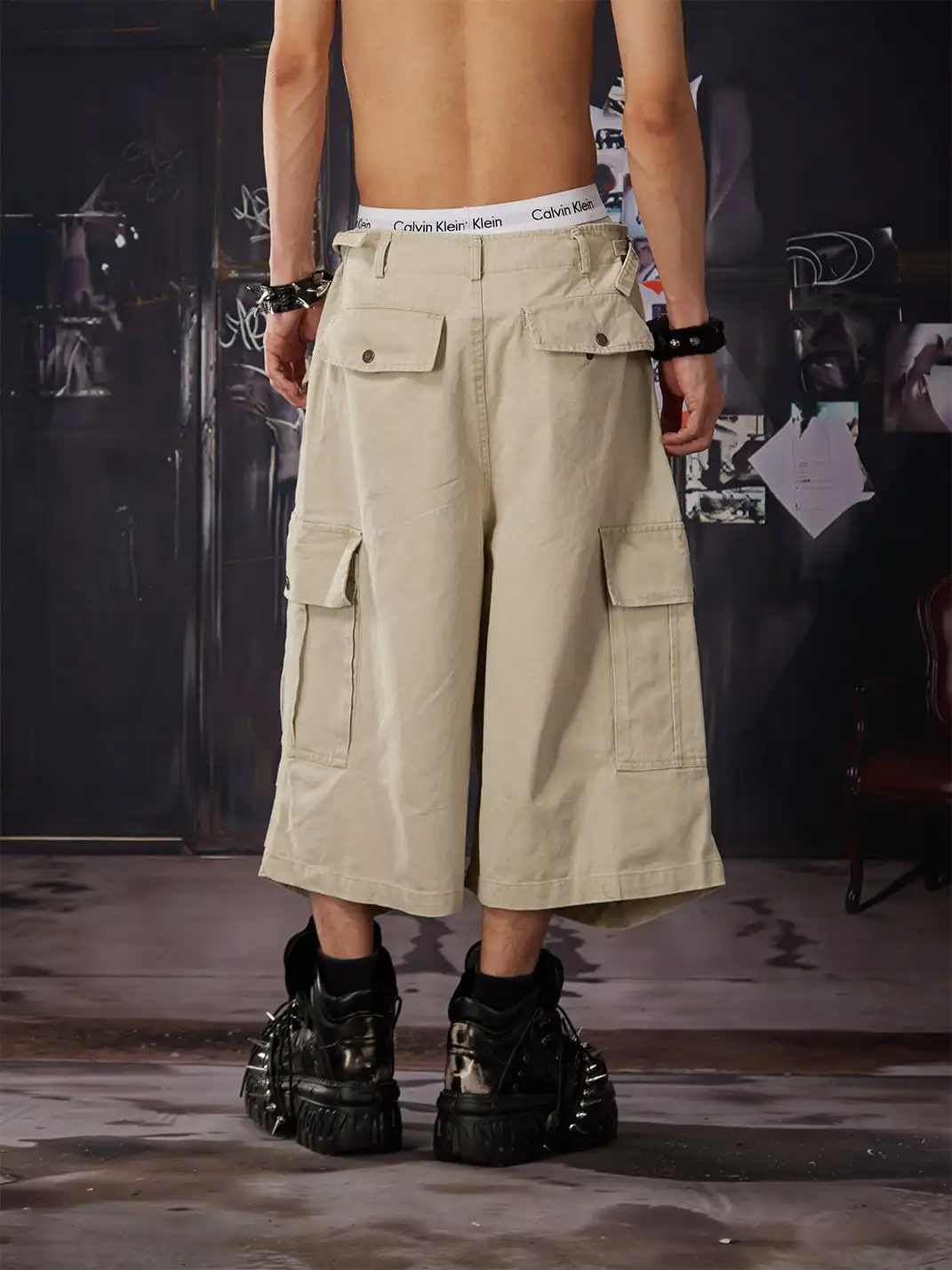 NOMANIAI | Bronze Rivet Flap Pleated Multi-pocket Seven-point Pants