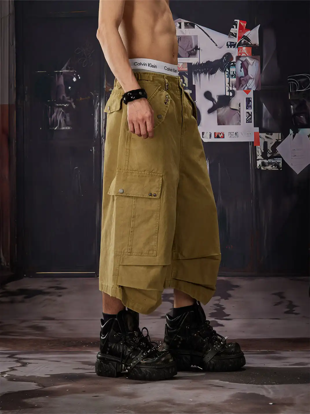 NOMANIAI | Bronze Rivet Flap Pleated Multi-pocket Seven-point Pants