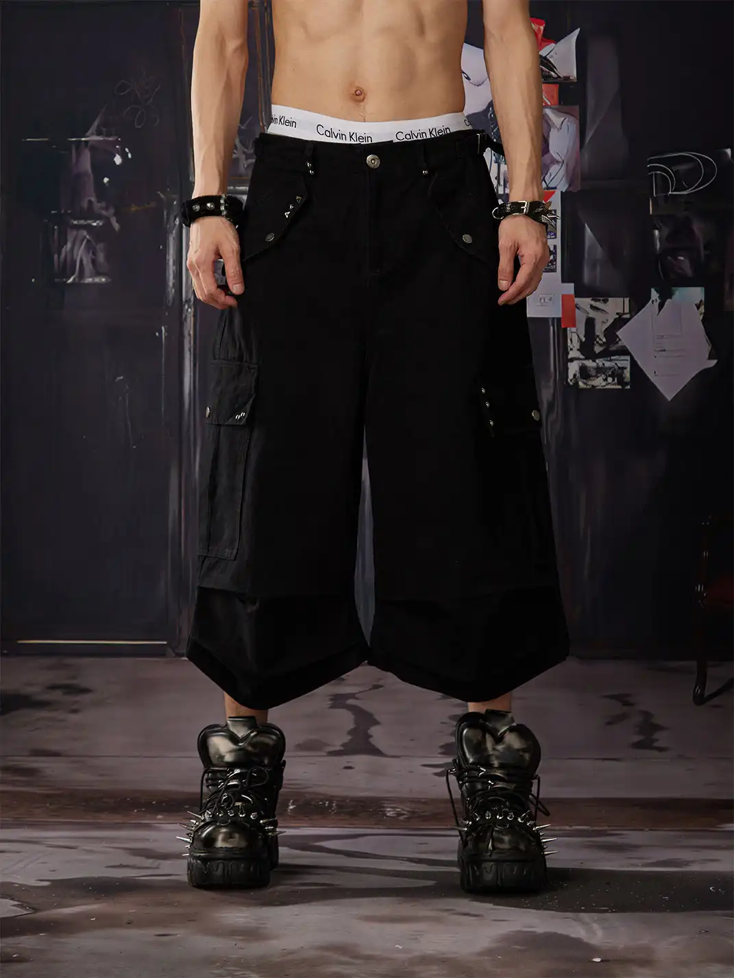 NOMANIAI | Bronze Rivet Flap Pleated Multi-pocket Seven-point Pants