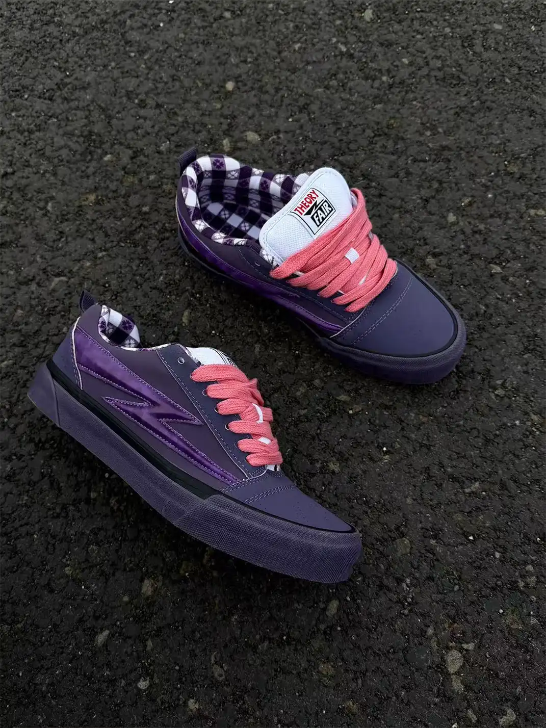 joasll | Purple Lobster Lightning Bread Skate Shoes