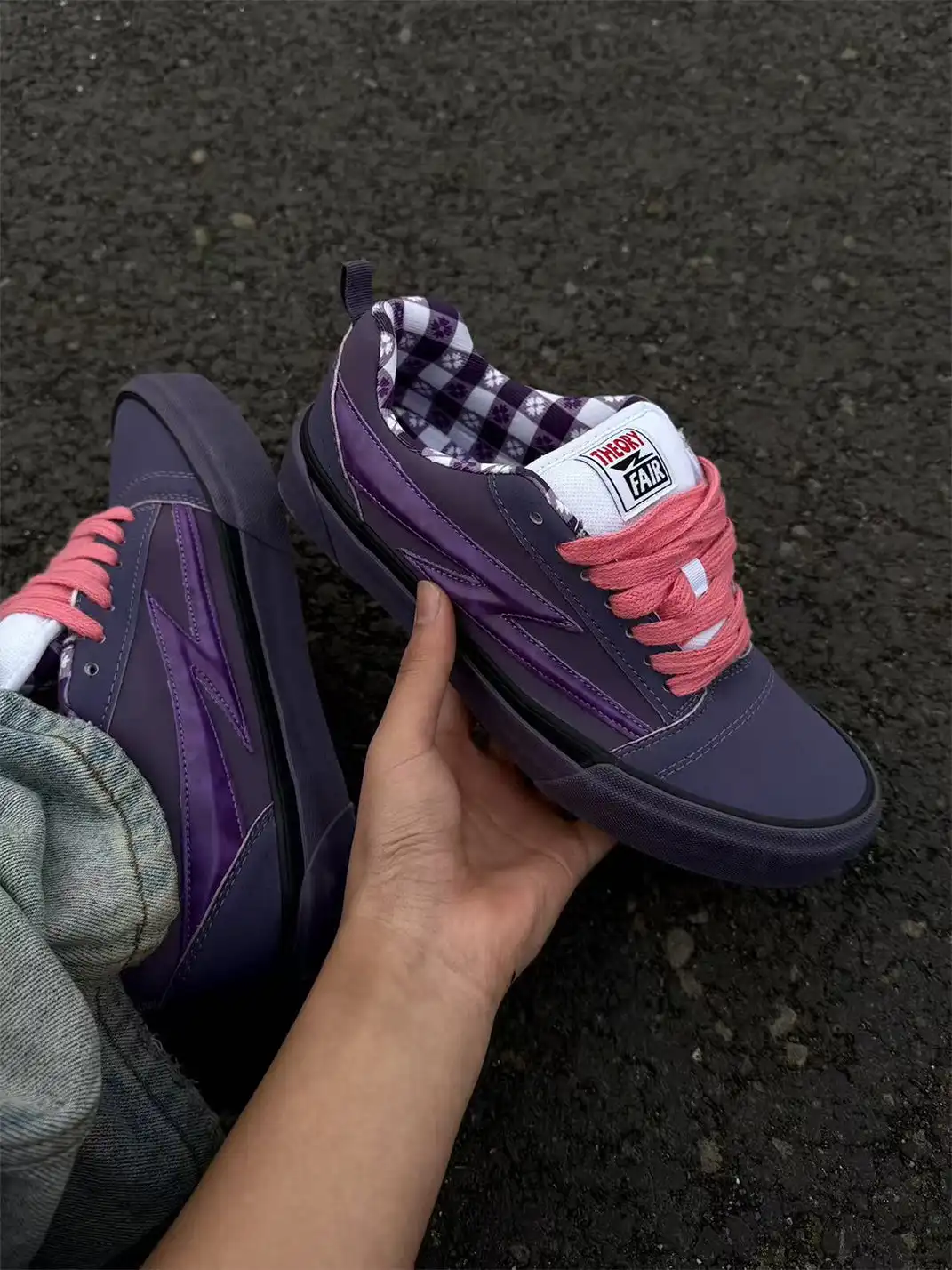 joasll | Purple Lobster Lightning Bread Skate Shoes