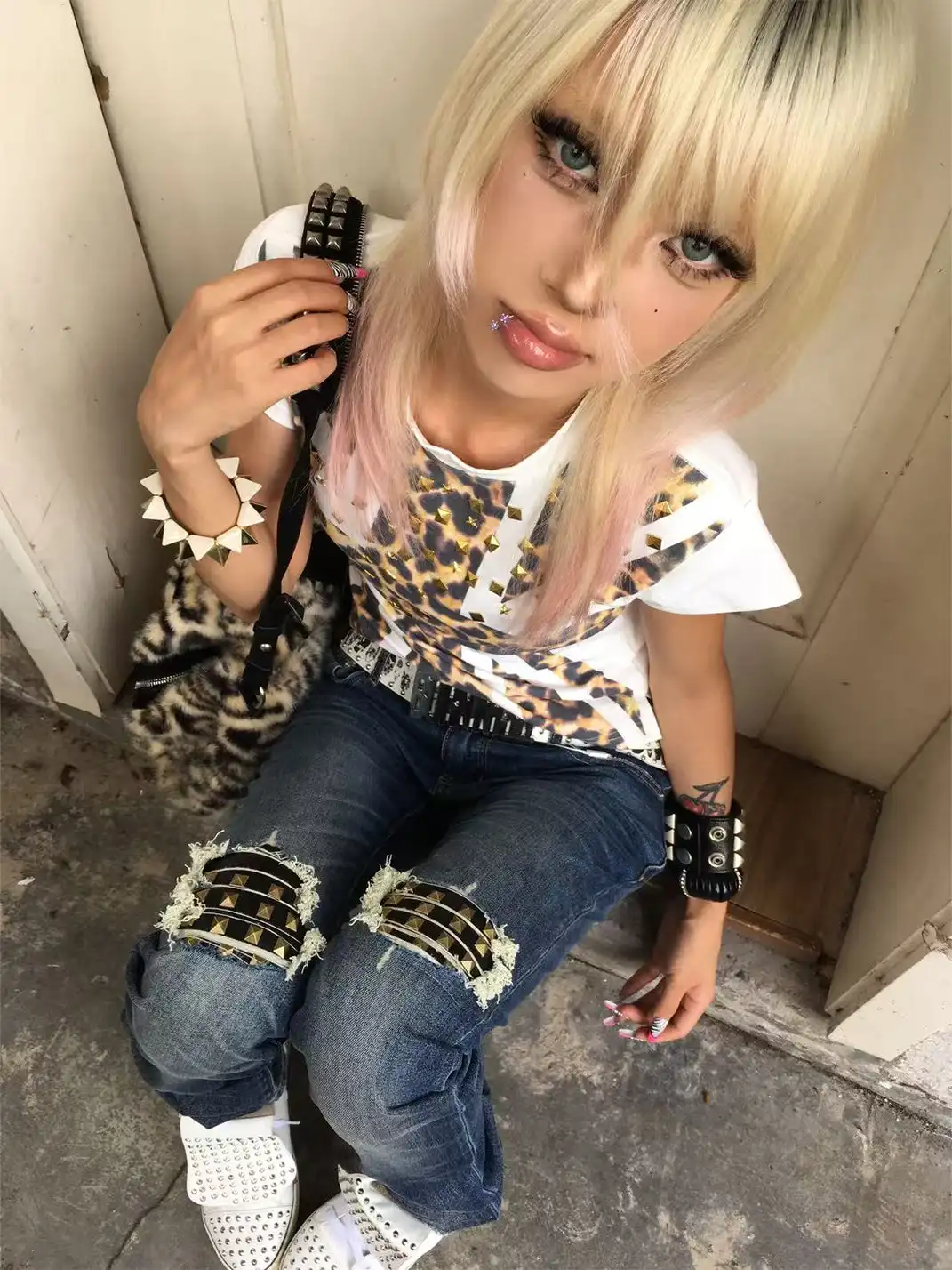 ArtByTastybabe | Rivet Leopard Print Regular Shoulder Short Sleeve
