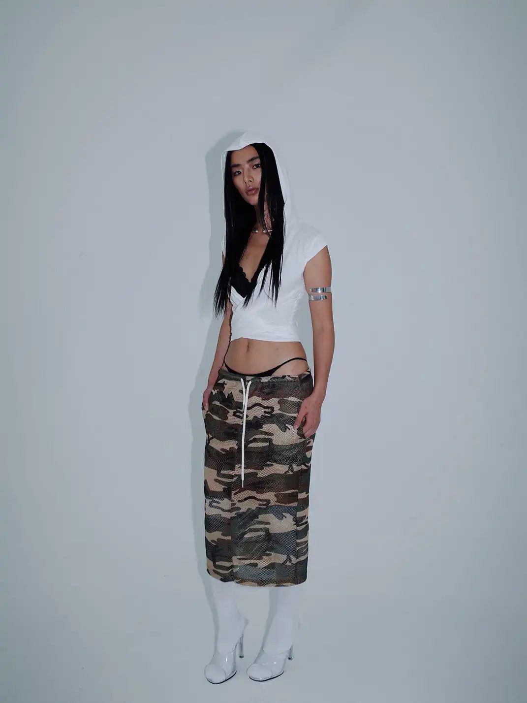 KISSKISSKIKI | Adjustable Hooded White Short Sleeve T-Shirt