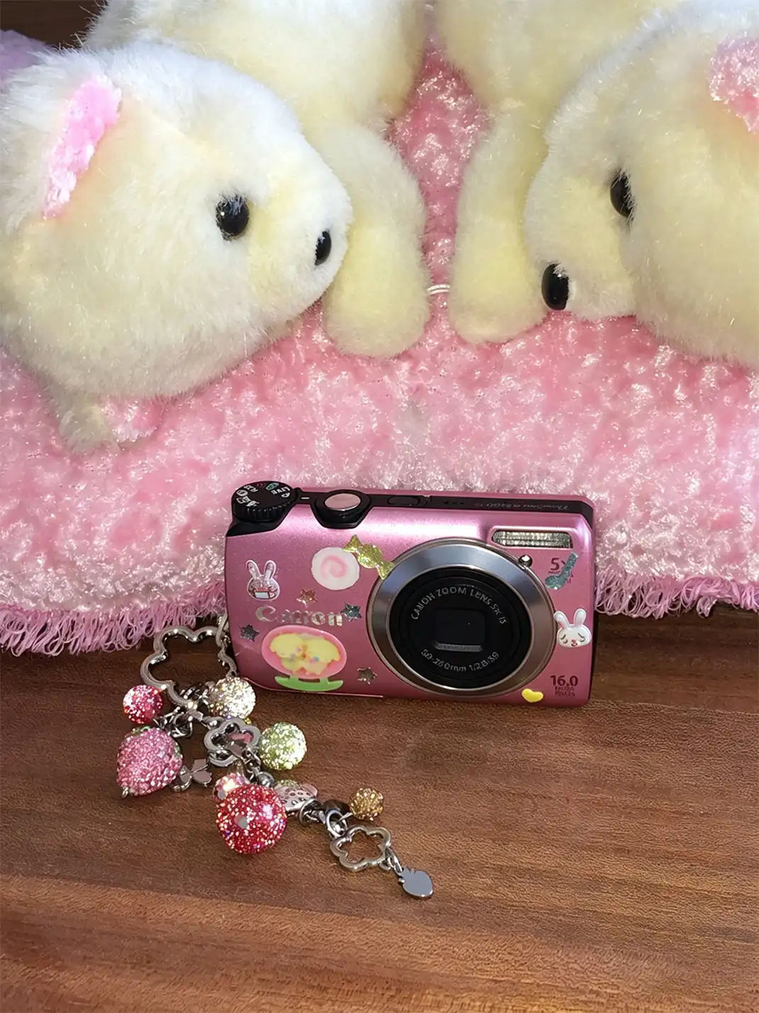 CRS | Shiny Strawberry Shaped Metal Charm
