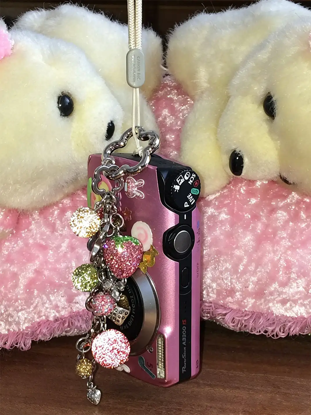 CRS | Shiny Strawberry Shaped Metal Charm