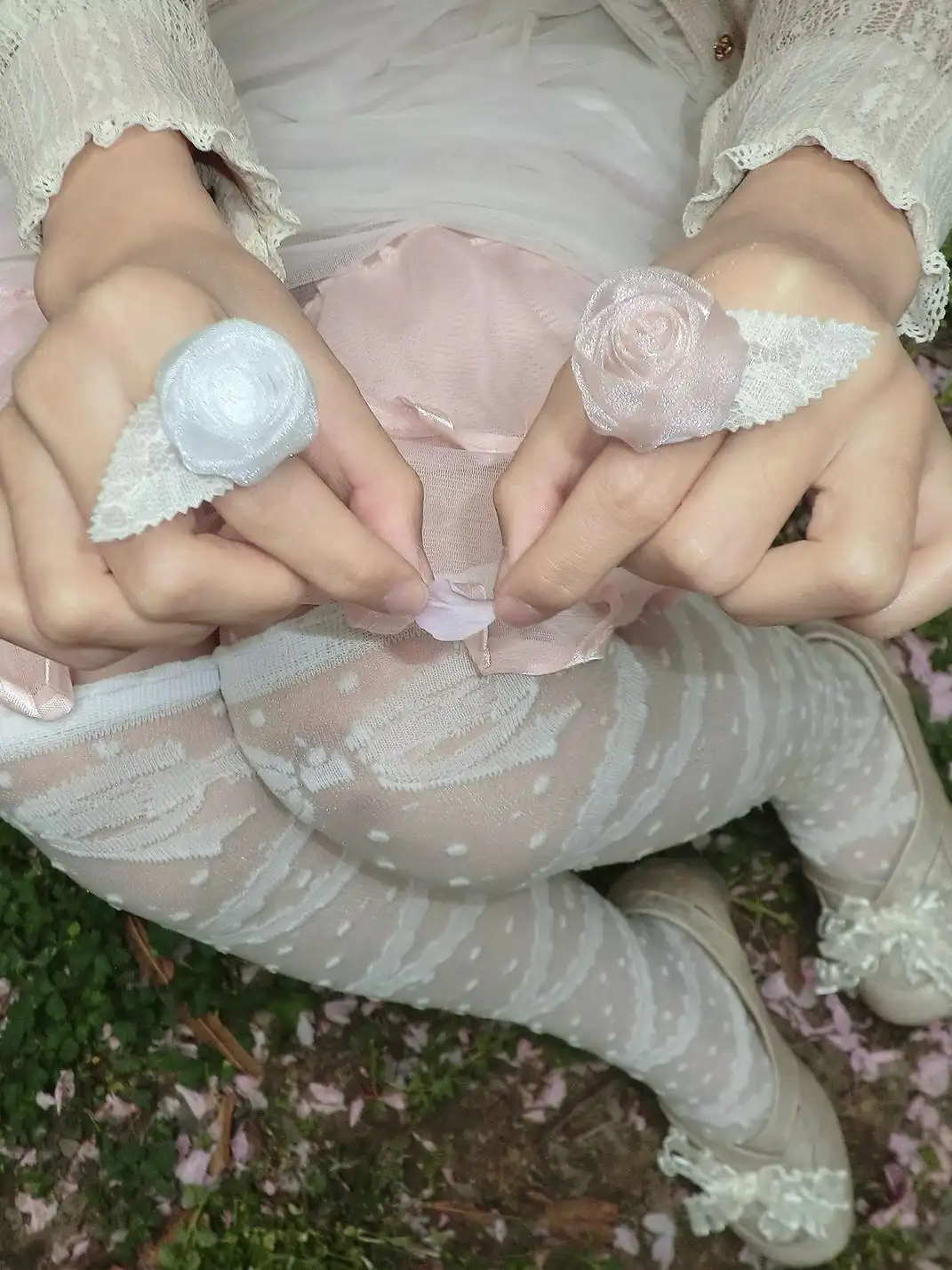 CRS | Glitter Yarn Lace Rose Ring