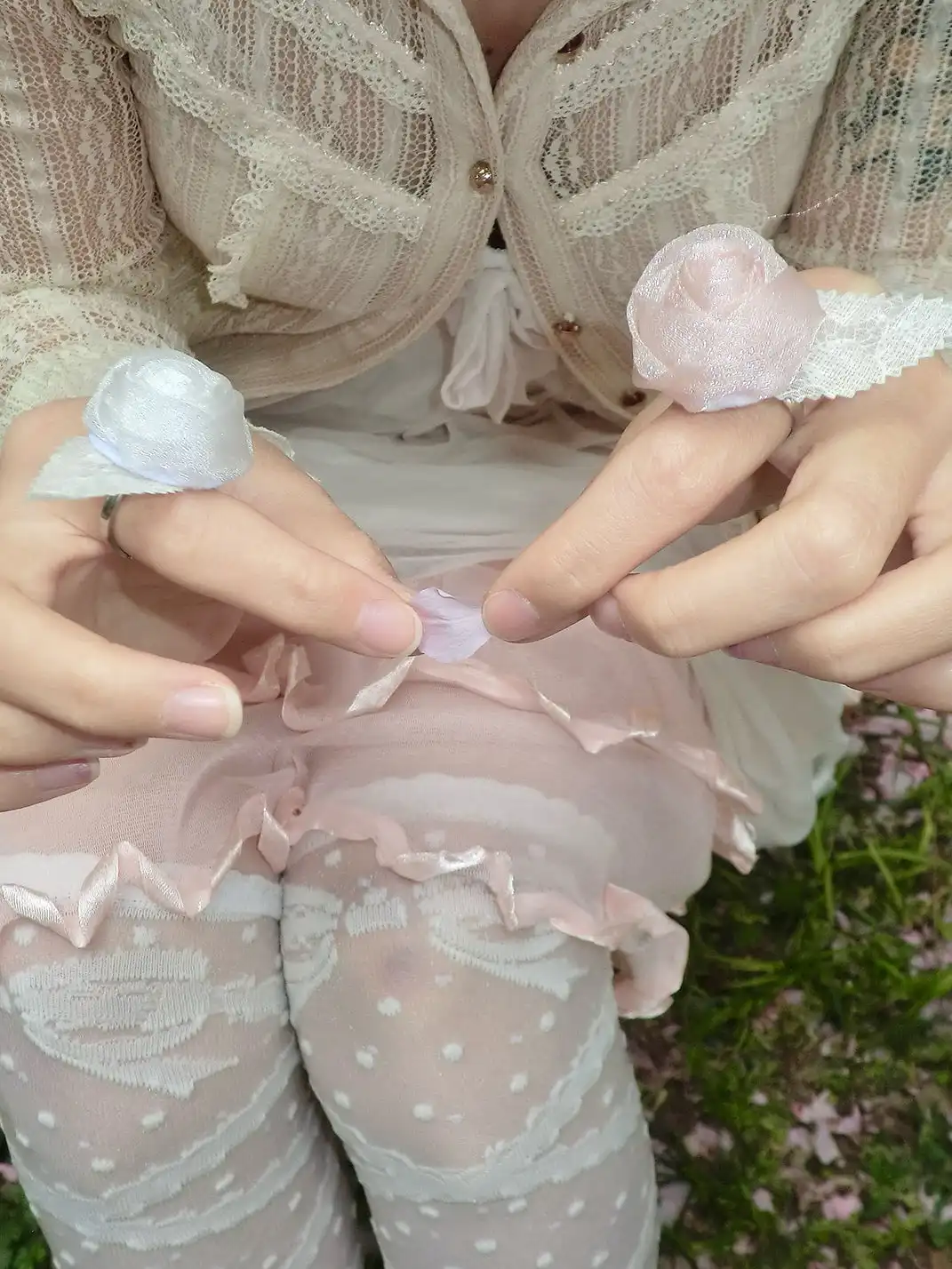 CRS | Glitter Yarn Lace Rose Ring
