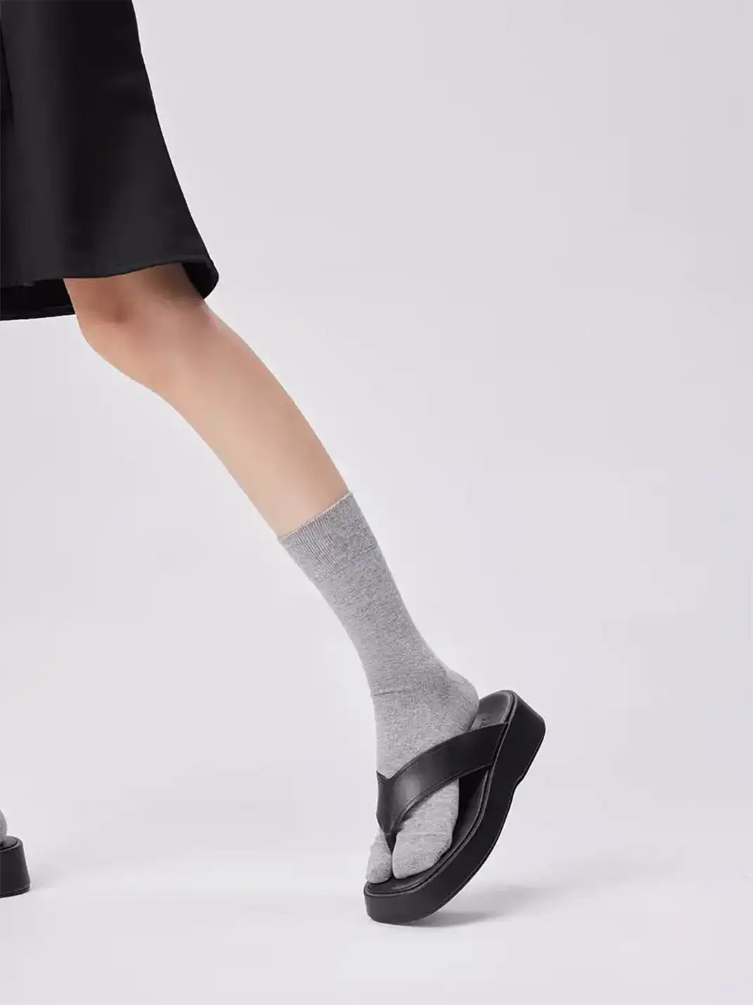YANG MA | Split-toe Mid-calf Two-toe Long Socks