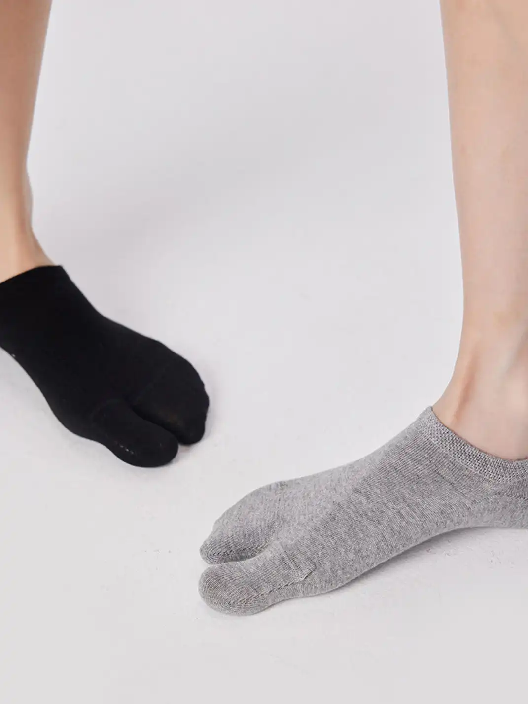 YANG MA | Split-toe Mid-calf Two-toe Long Socks