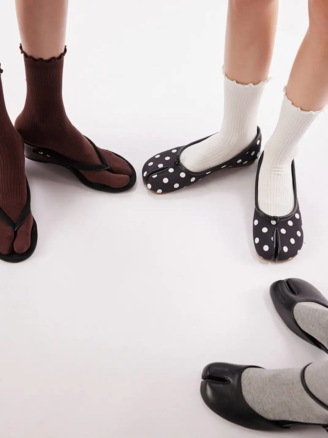 YANG MA | Solid Color Two-toe Mid-calf Socks