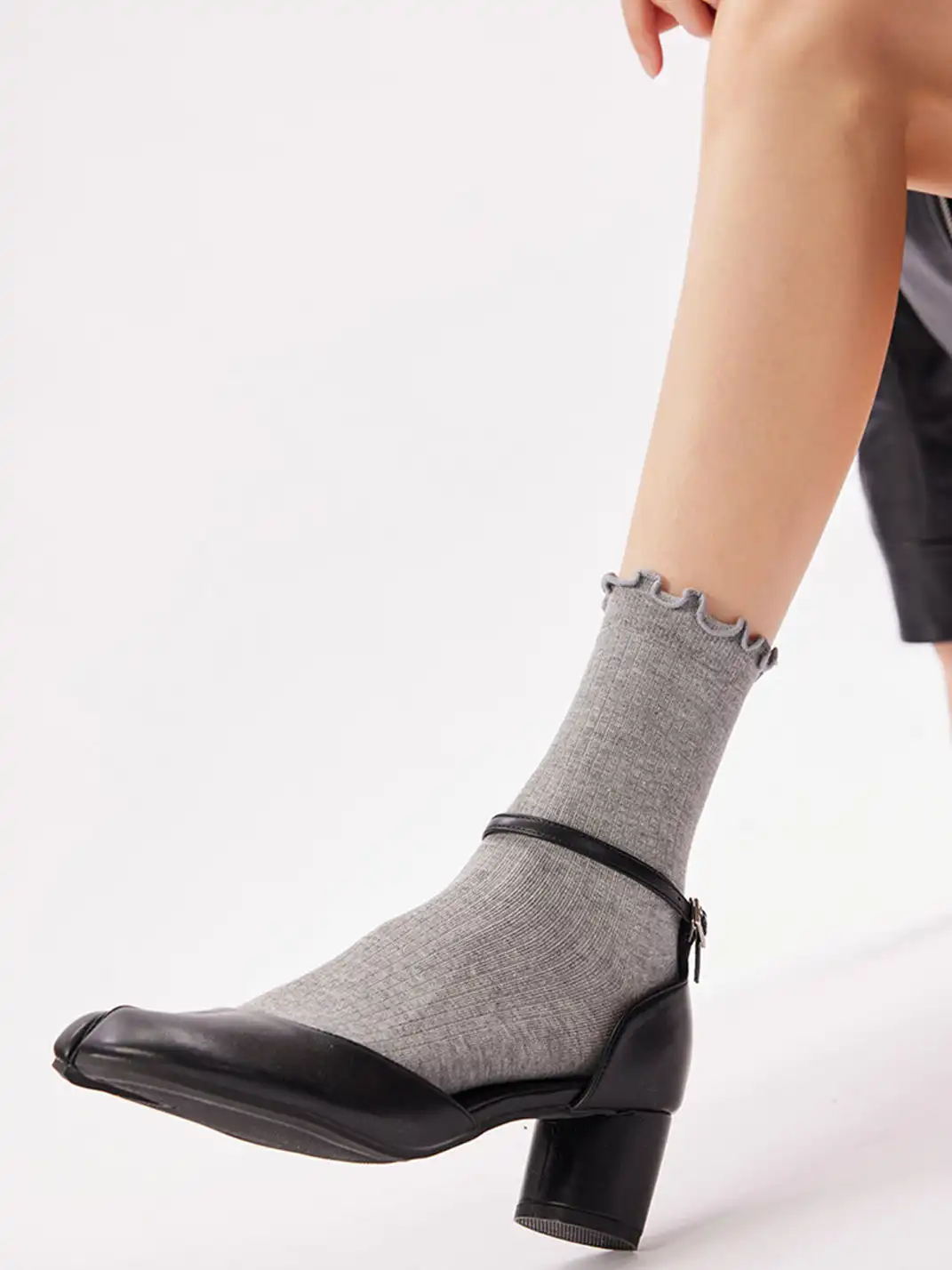 YANG MA | Solid Color Two-toe Mid-calf Socks