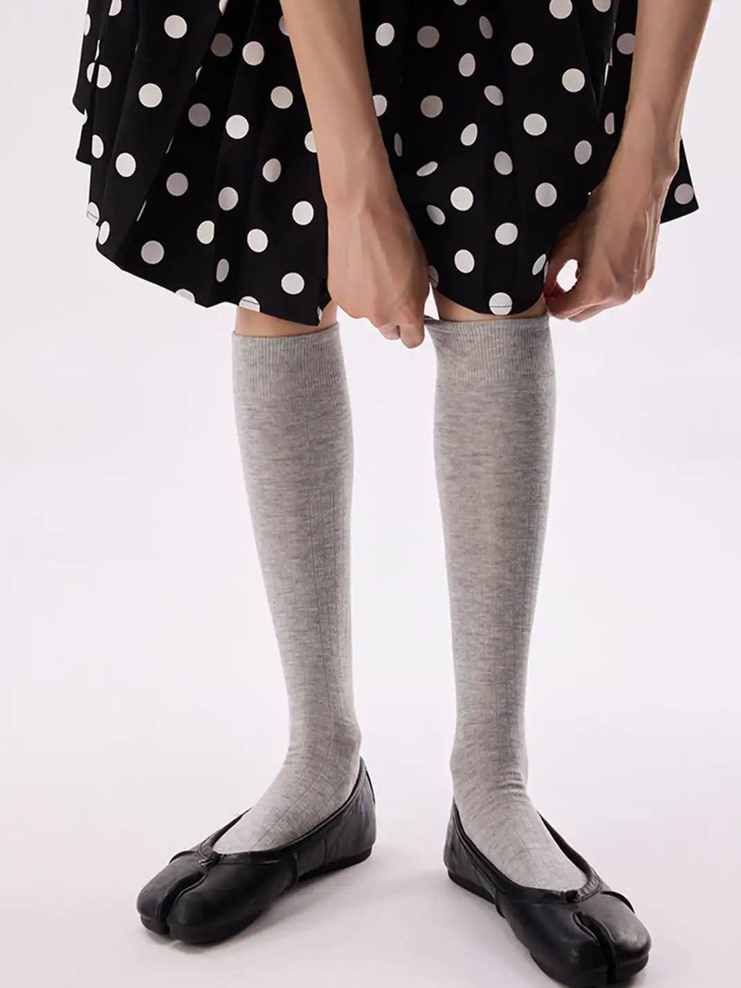 YANG MA | Solid Color Split-toe Calf Socks