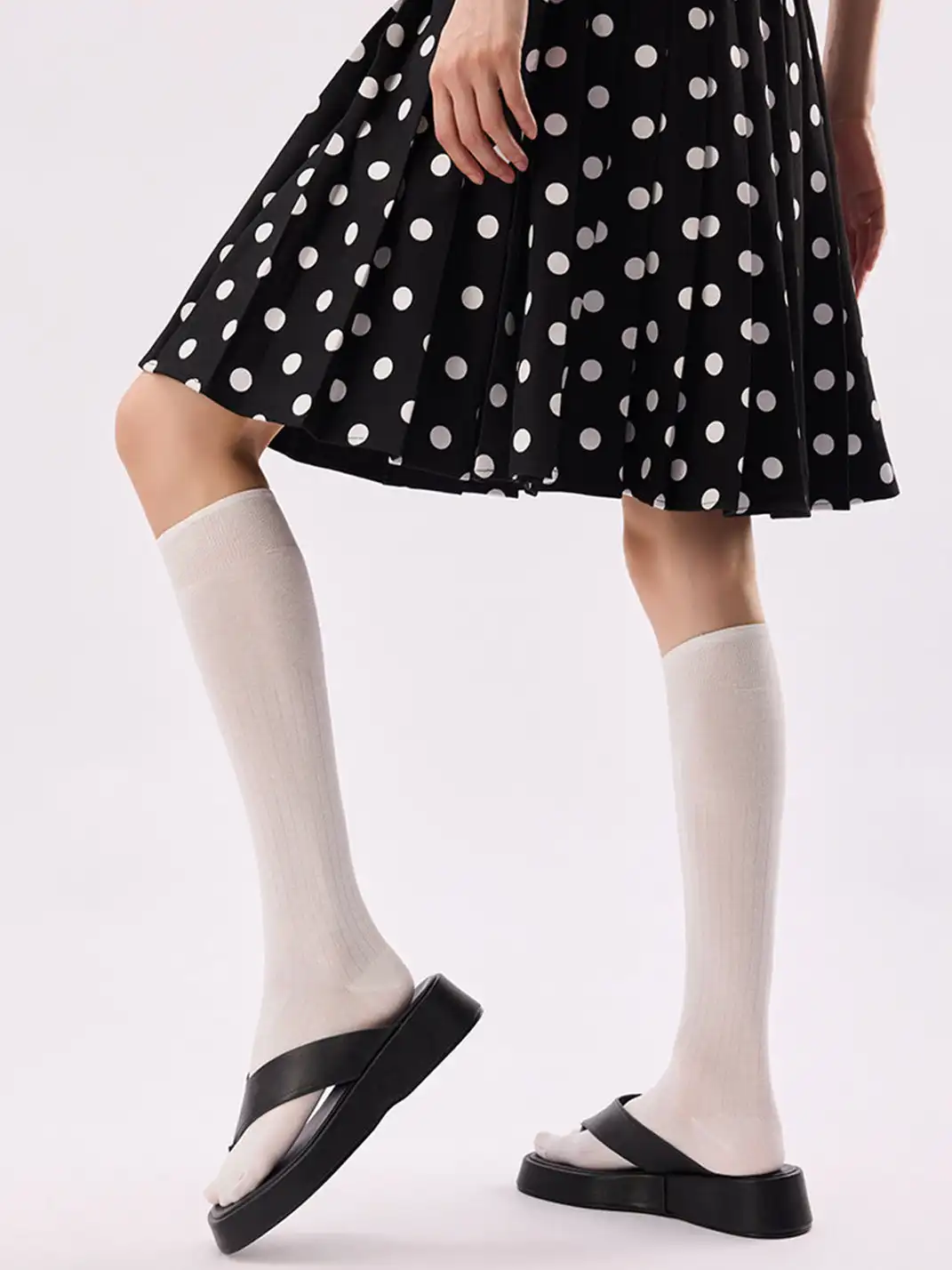 YANG MA | Solid Color Split-toe Calf Socks