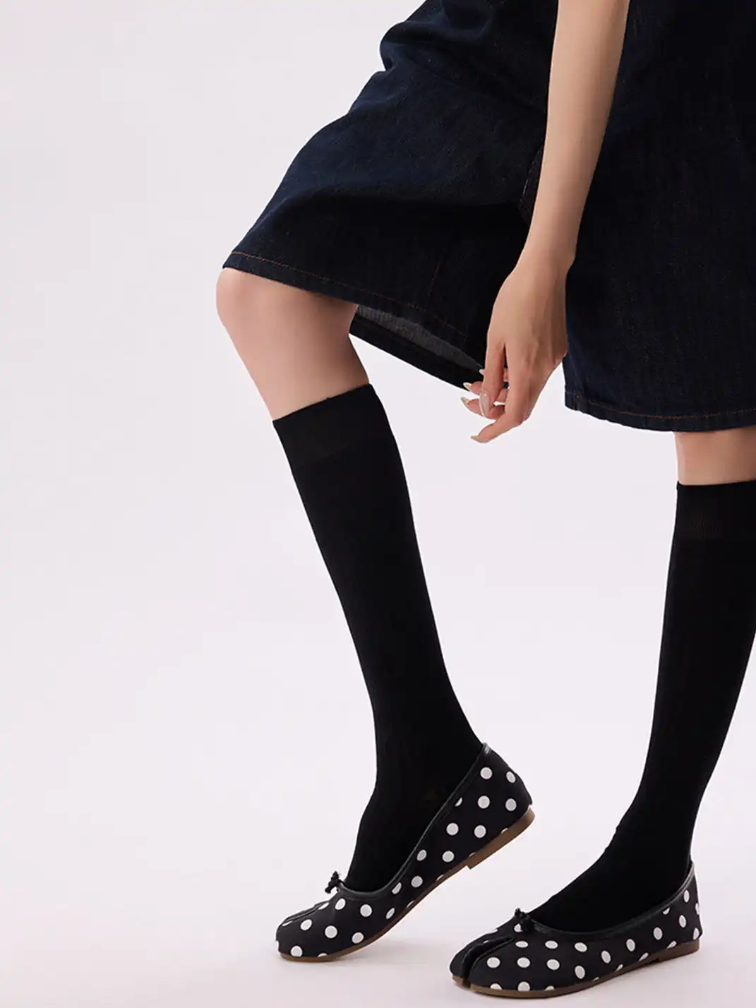 YANG MA | Solid Color Split-toe Calf Socks