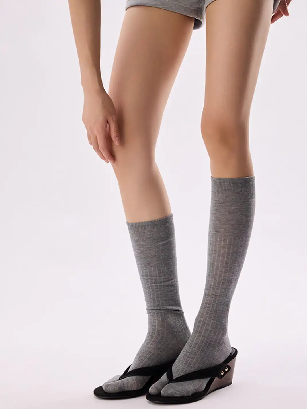 YANG MA | Solid Color Split-toe Calf Socks