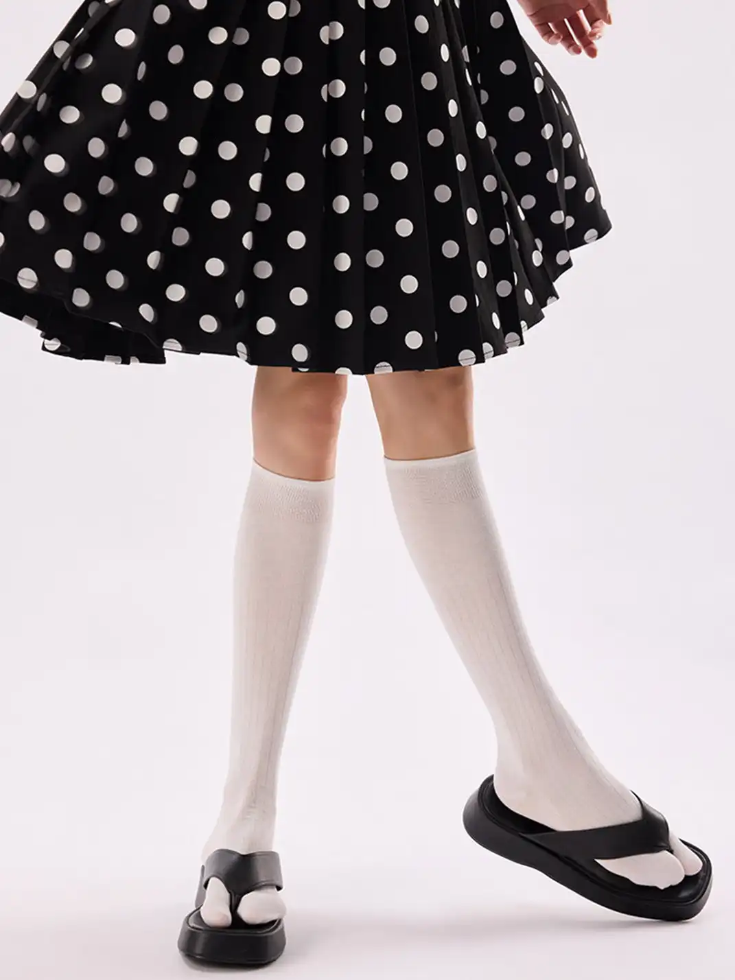 YANG MA | Solid Color Split-toe Calf Socks