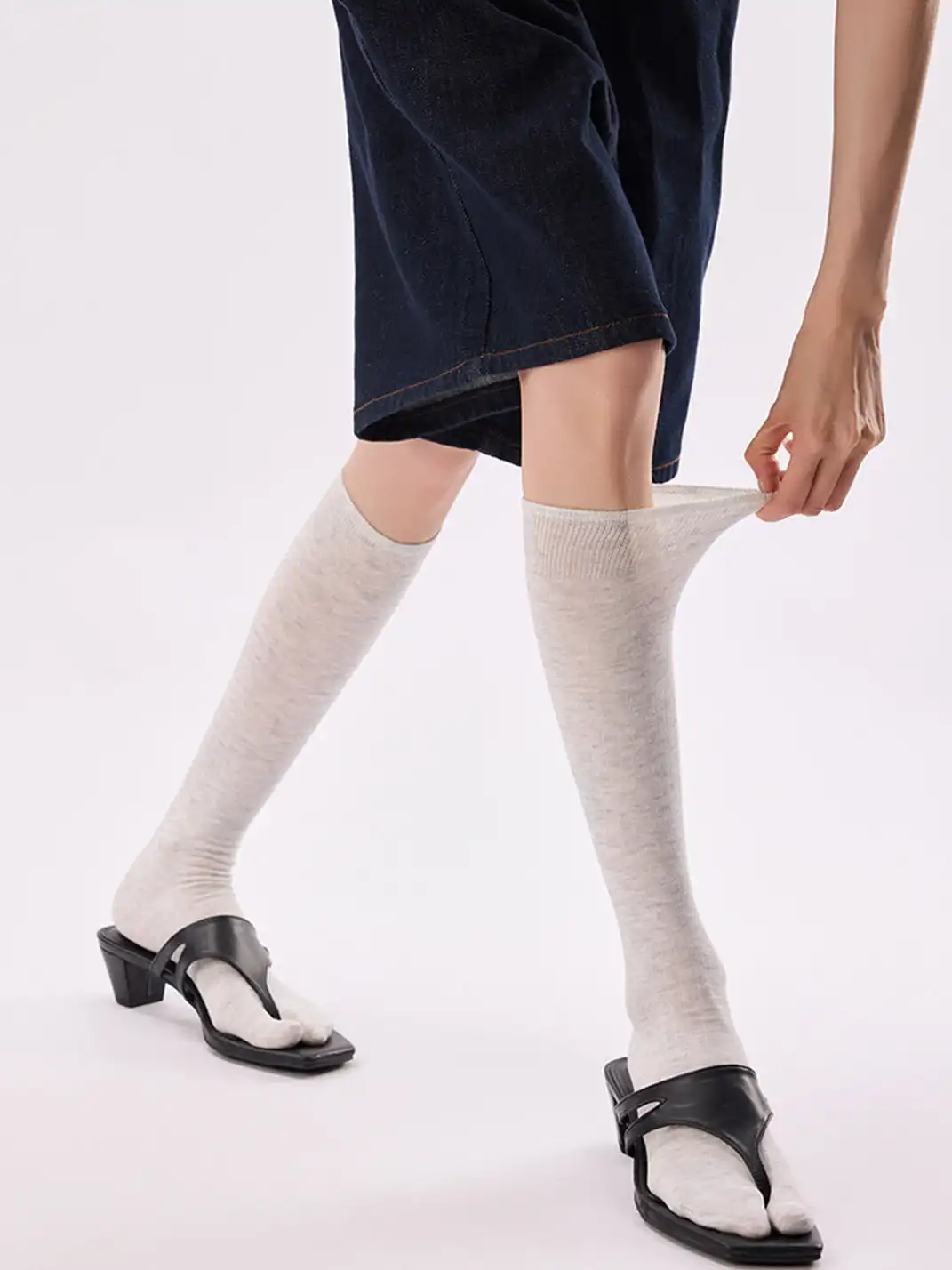 YANG MA | Solid Color Split-toe Calf Socks