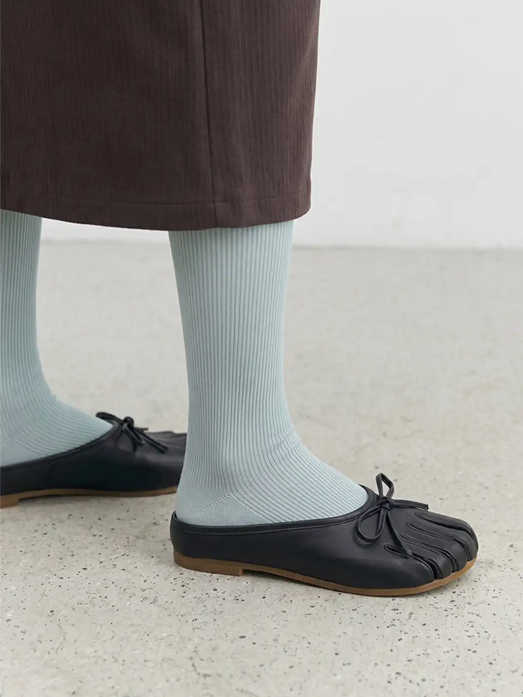 Littlegood | Vintage Closed Toe Split-Toe Flat Slippers