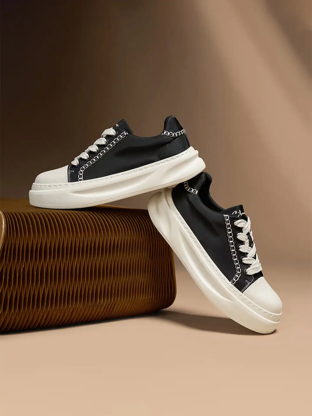 C.banner | Black Canvas Contrast Stitch Platform Sneakers