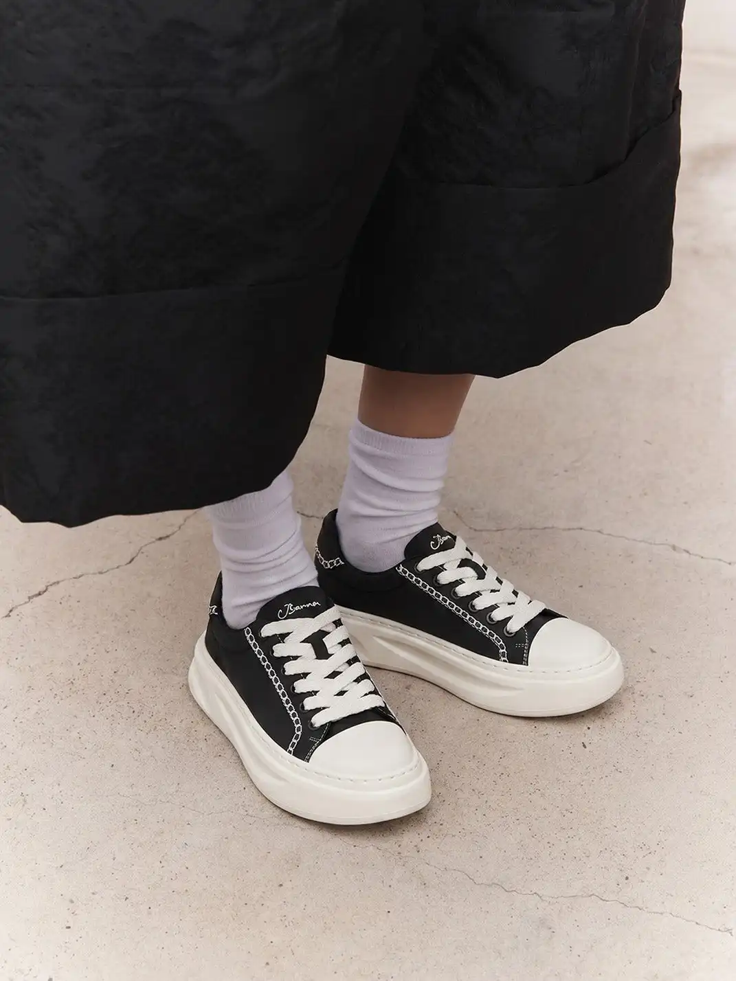 C.banner | Black Canvas Contrast Stitch Platform Sneakers