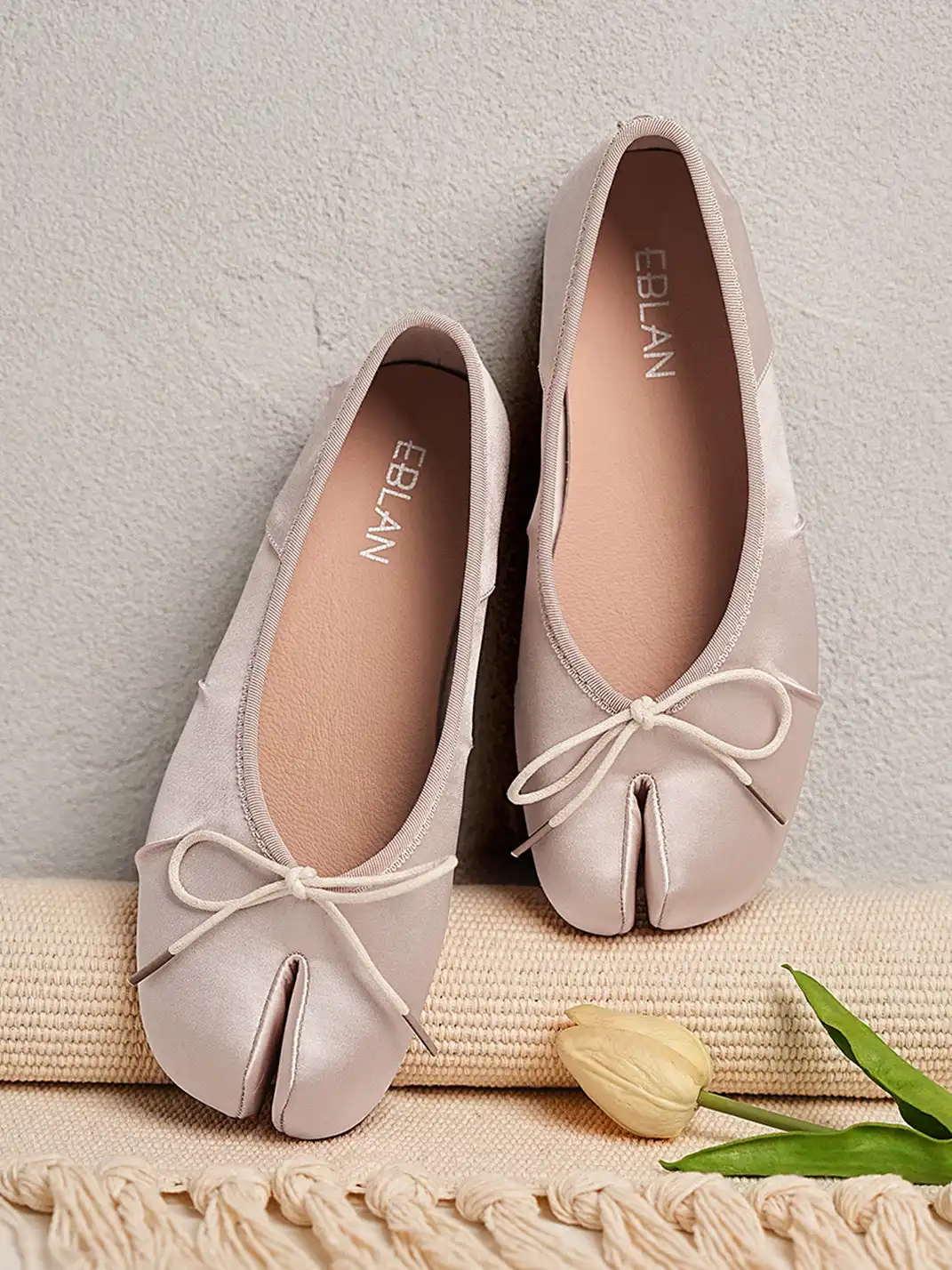 EBLAN | Split-Toe Tabi Ballet Flats-White