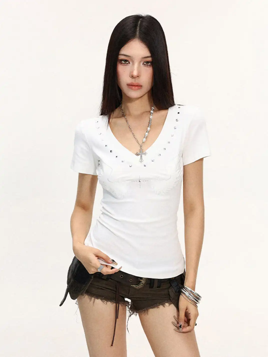 BIGGOLD | V-Neck Rivet T-Shirt