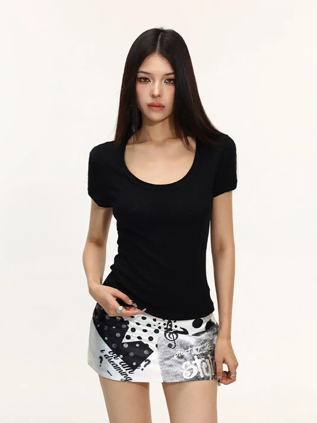 BIGGOLD | U-Neck Slim-Fit Regular Shoulder T-Shirt
