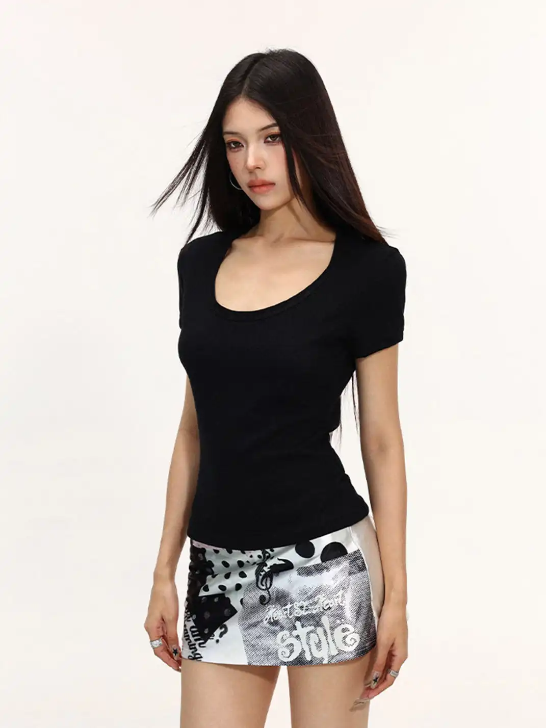 BIGGOLD | U-Neck Slim-Fit Regular Shoulder T-Shirt