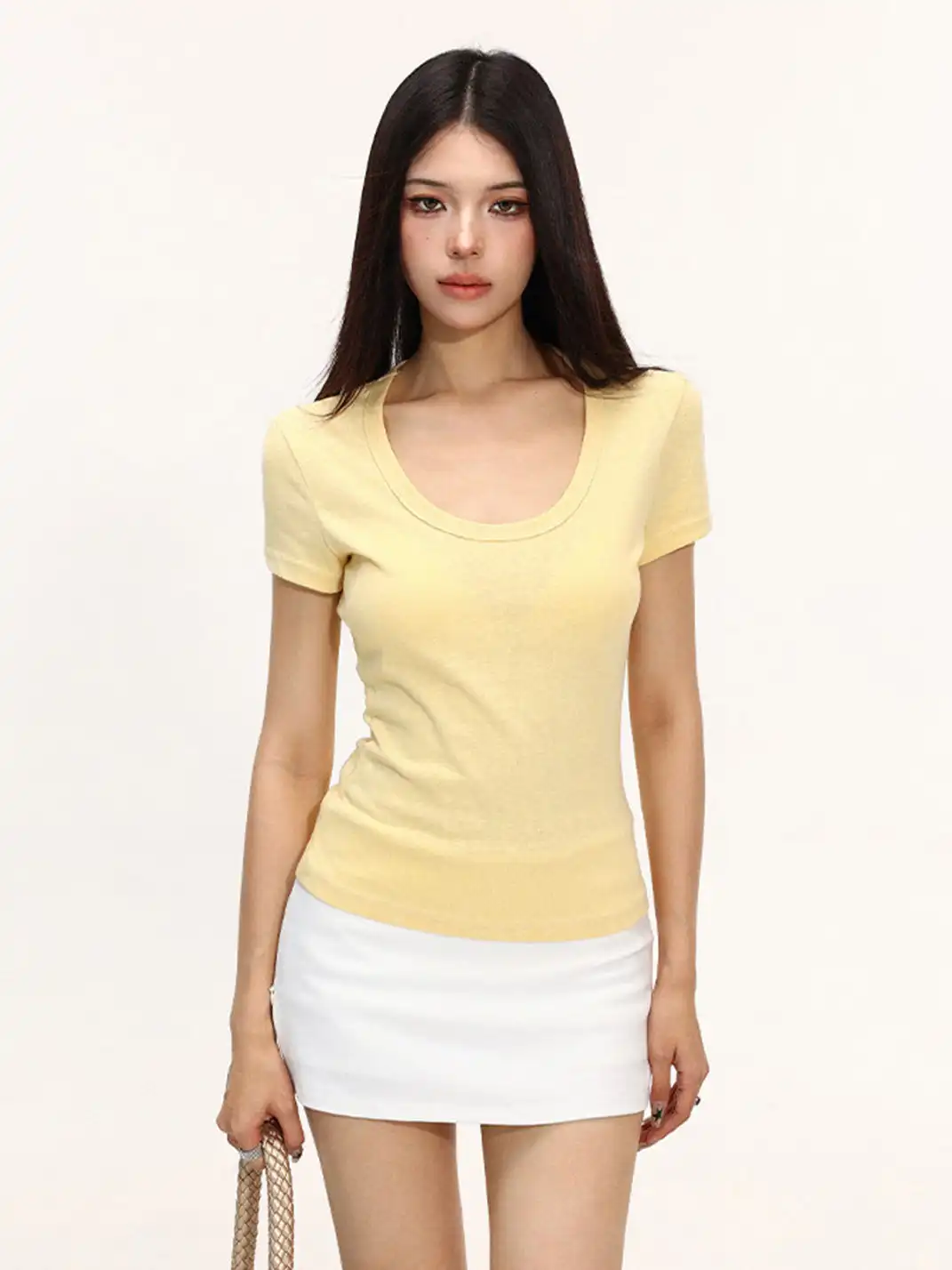 BIGGOLD | U-Neck Slim-Fit Regular Shoulder T-Shirt