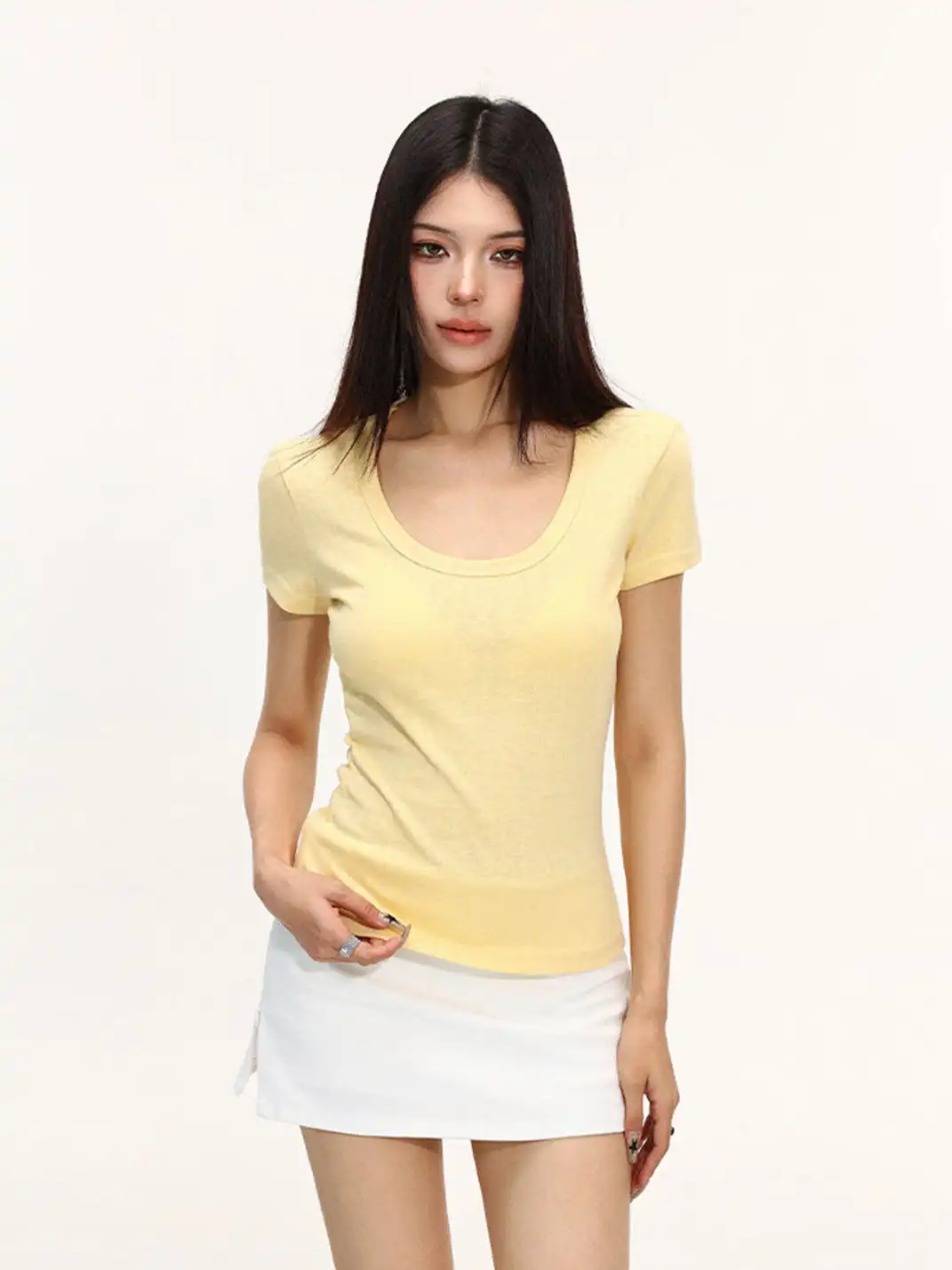 BIGGOLD | U-Neck Slim-Fit Regular Shoulder T-Shirt
