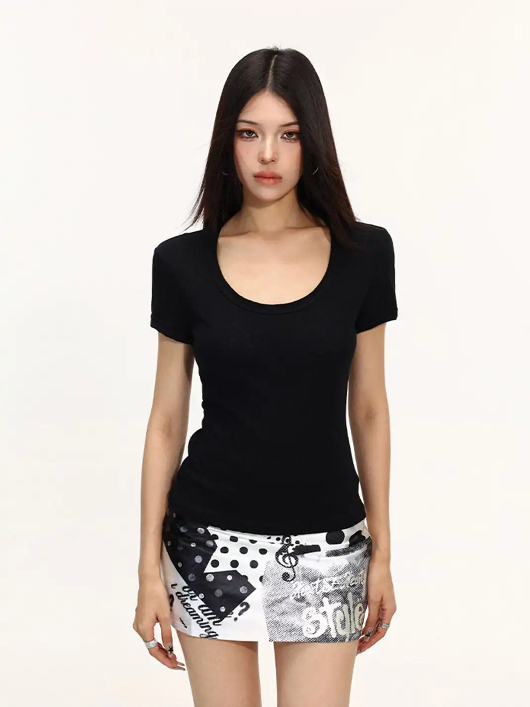 BIGGOLD | U-Neck Slim-Fit Regular Shoulder T-Shirt