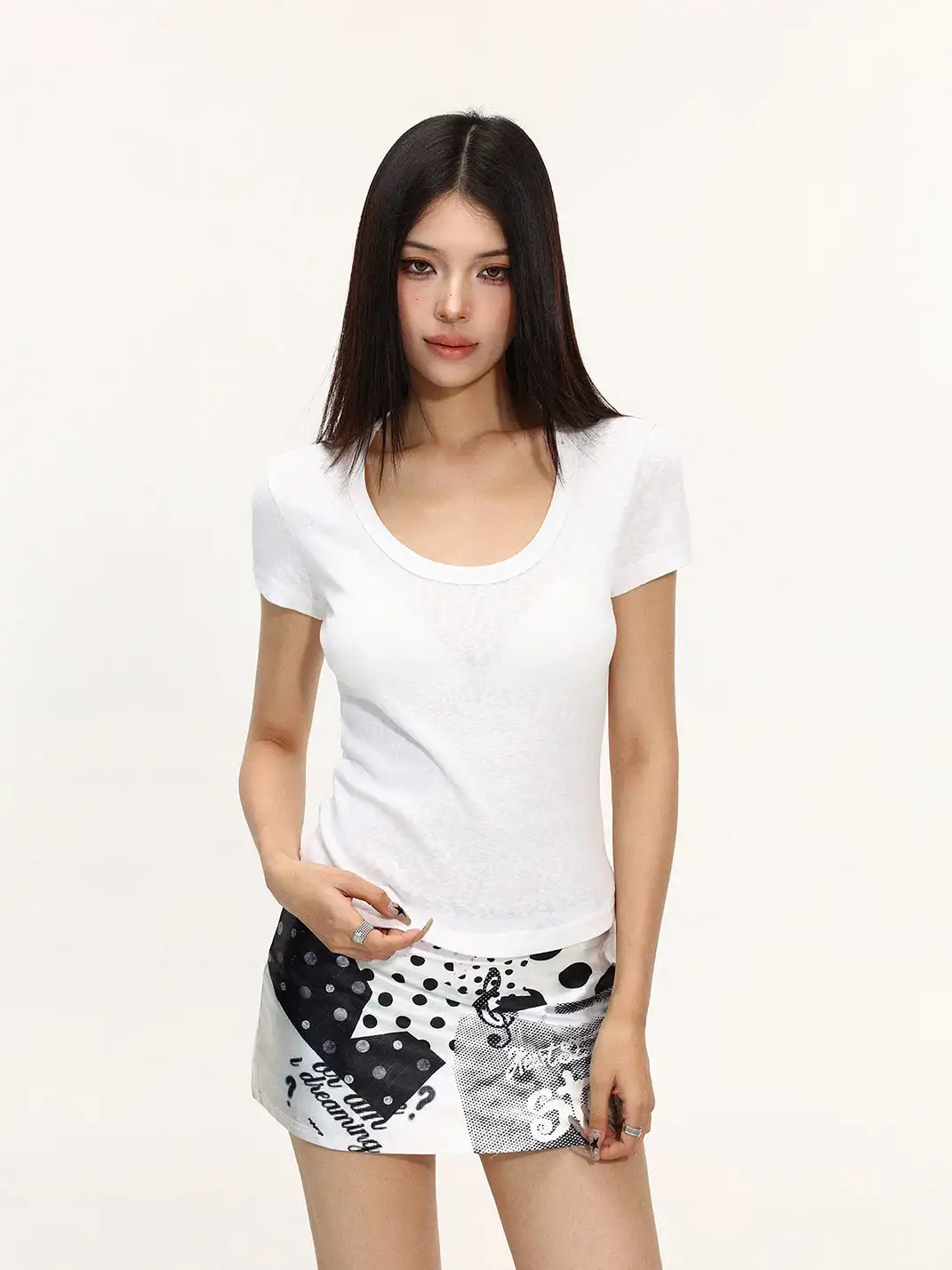 BIGGOLD | U-Neck Slim-Fit Regular Shoulder T-Shirt