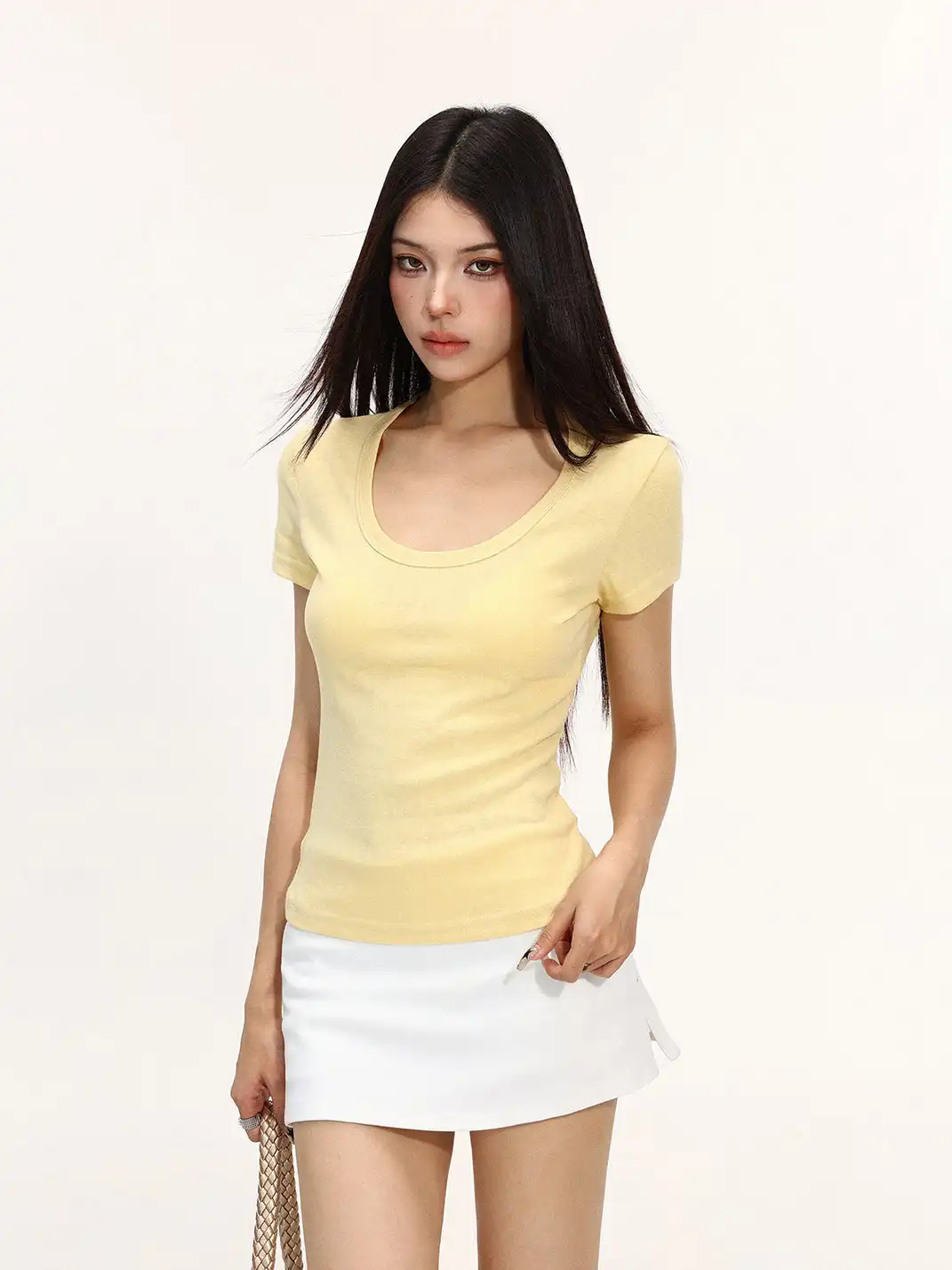 BIGGOLD | U-Neck Slim-Fit Regular Shoulder T-Shirt