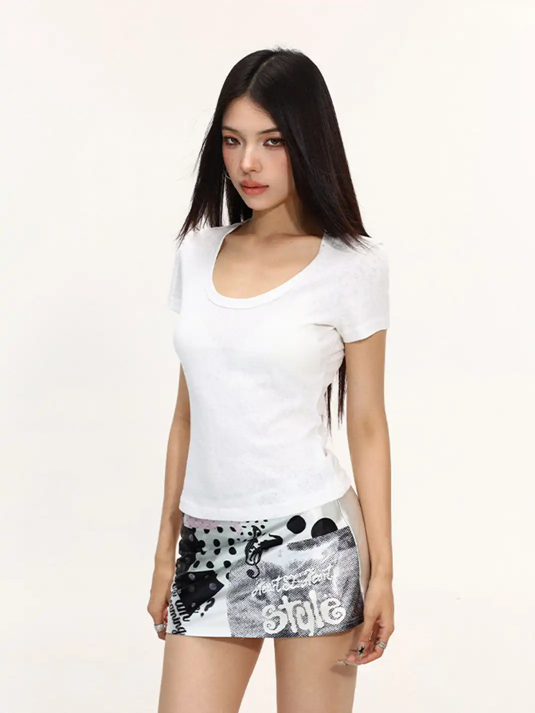 BIGGOLD | U-Neck Slim-Fit Regular Shoulder T-Shirt