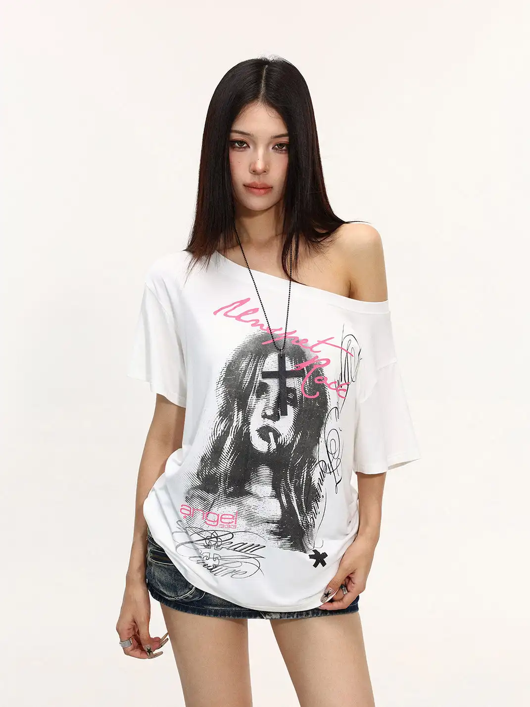BIGGOLD | Figure Print Off-Shoulder T-Shirt