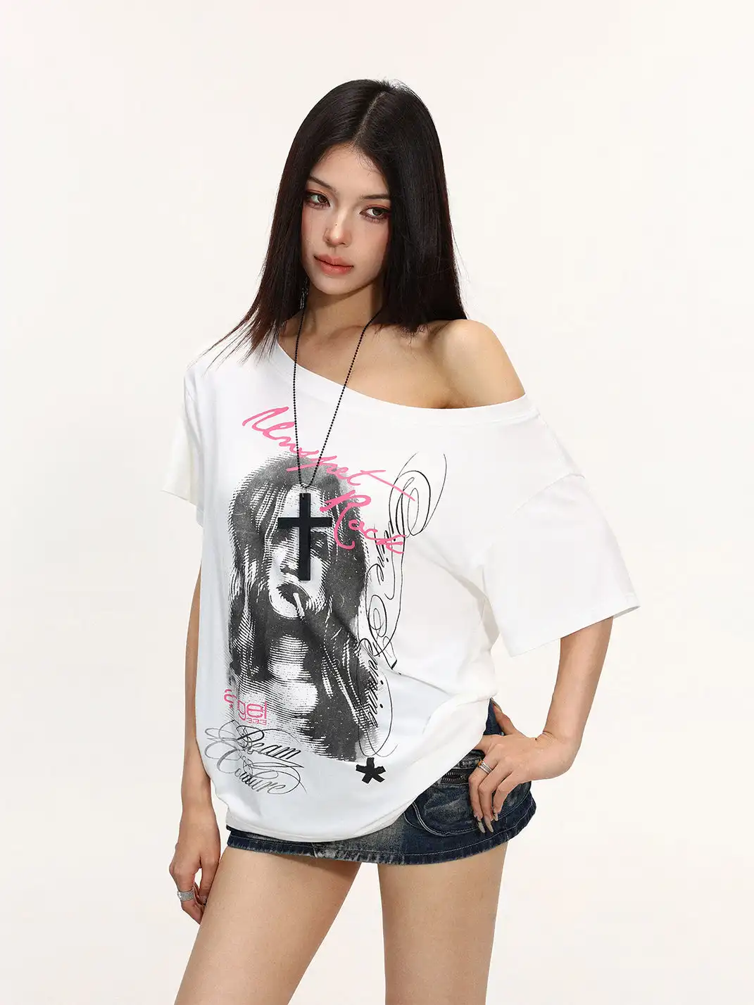 BIGGOLD | Figure Print Off-Shoulder T-Shirt