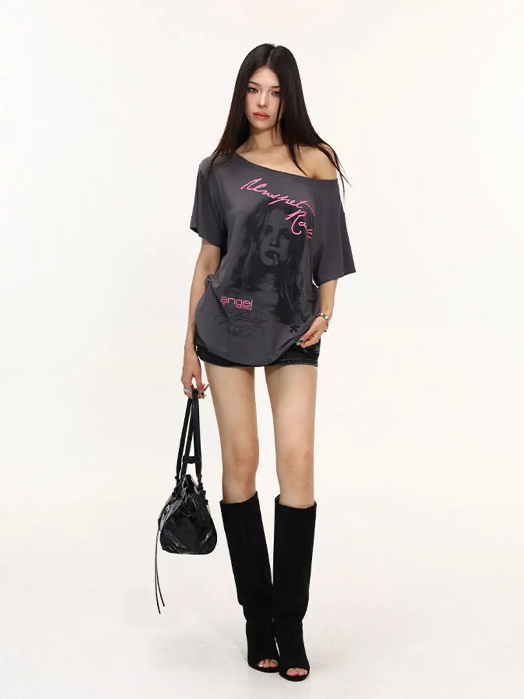 BIGGOLD | Figure Print Off-Shoulder T-Shirt